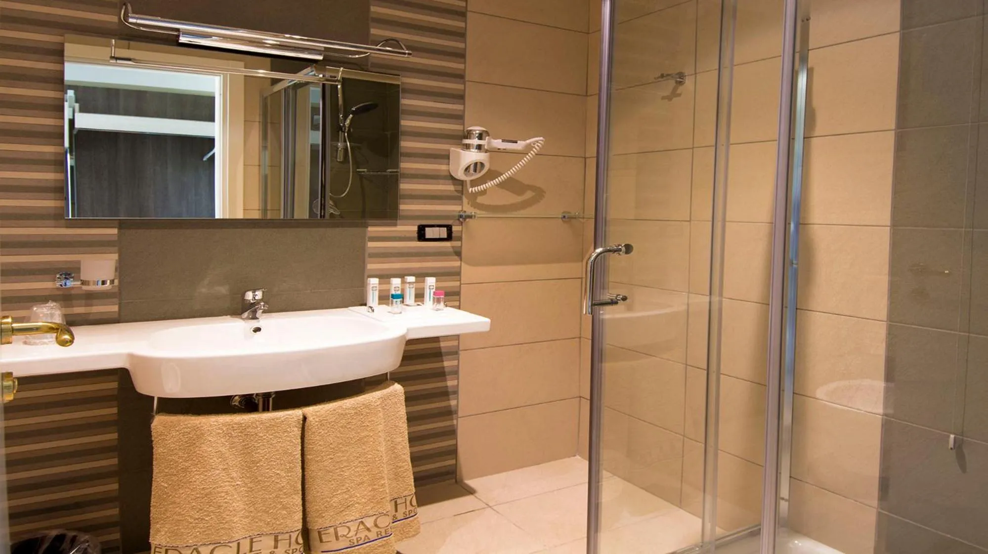 Bathroom in Eracle Hotel