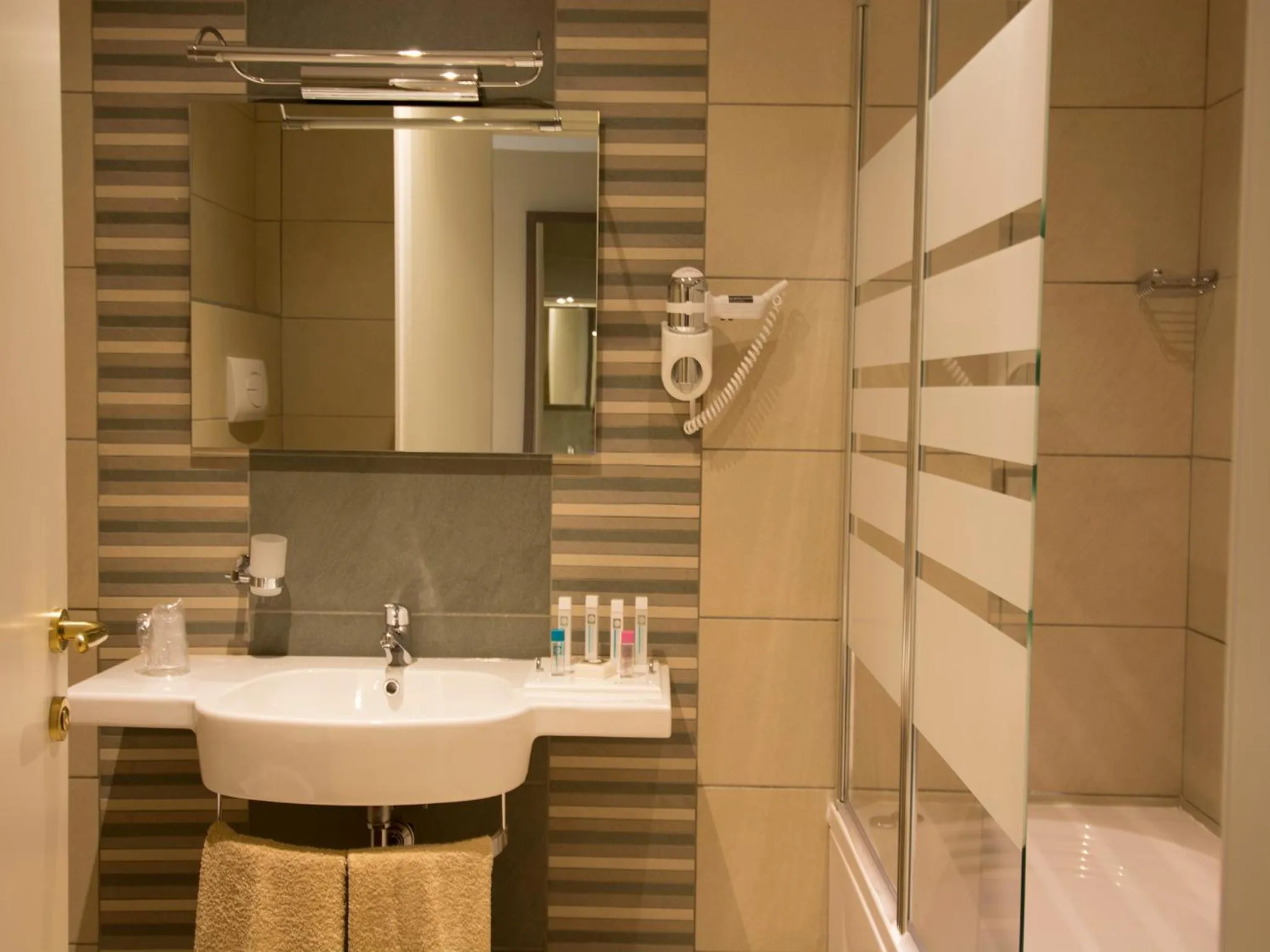 Bathroom in Eracle Hotel