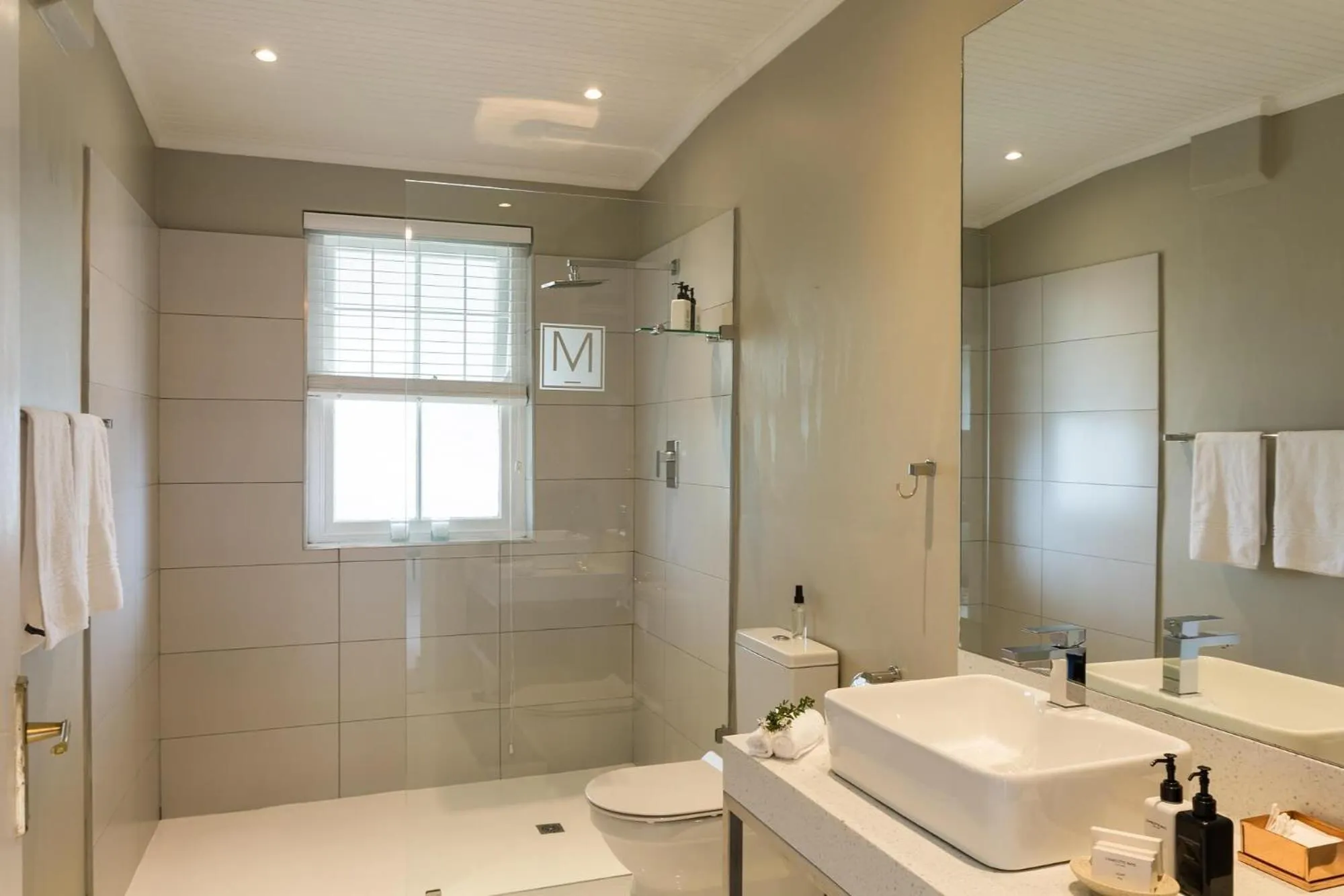 Shower in Macaron Boutique Guest House