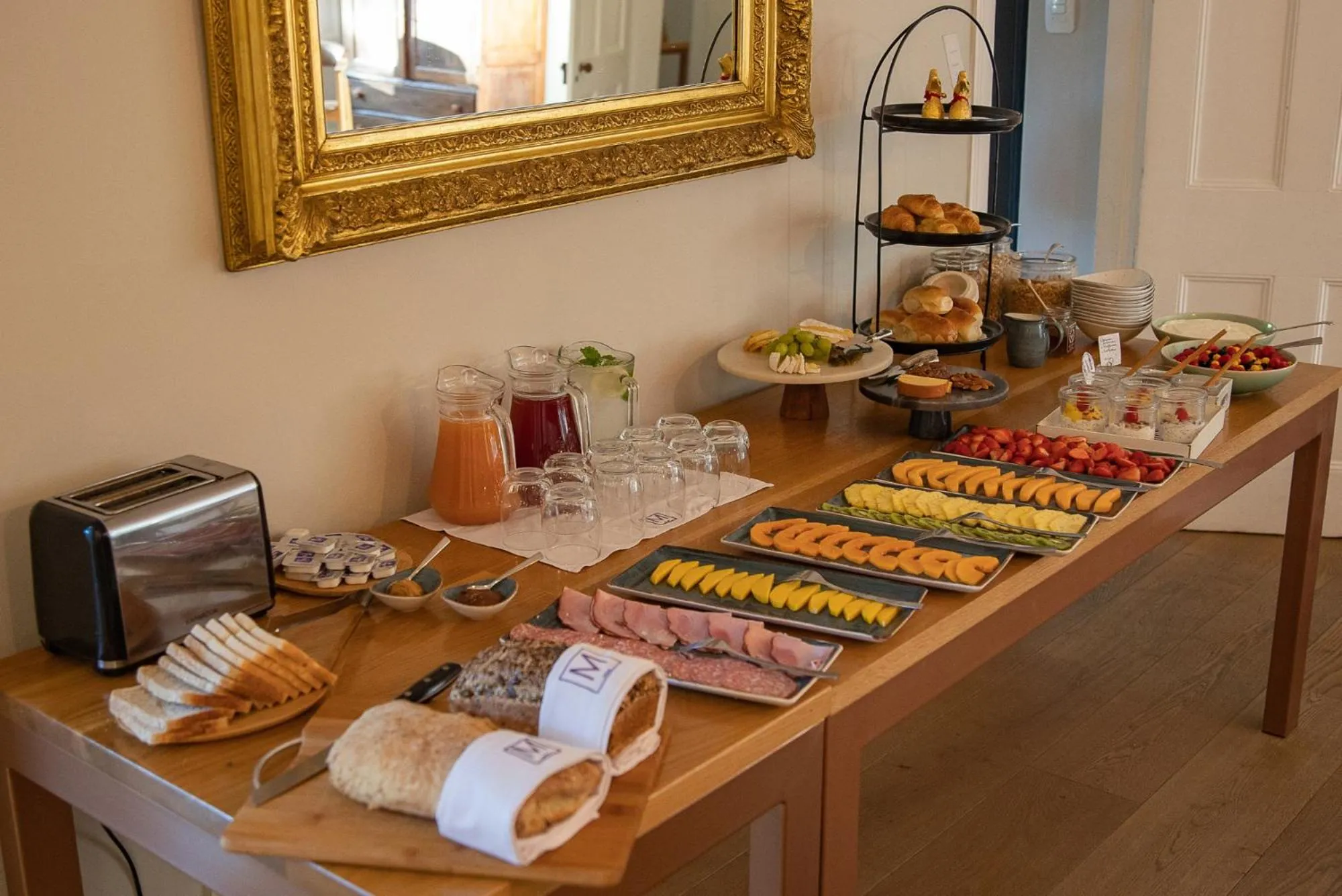 Food and drinks in Macaron Boutique Guest House