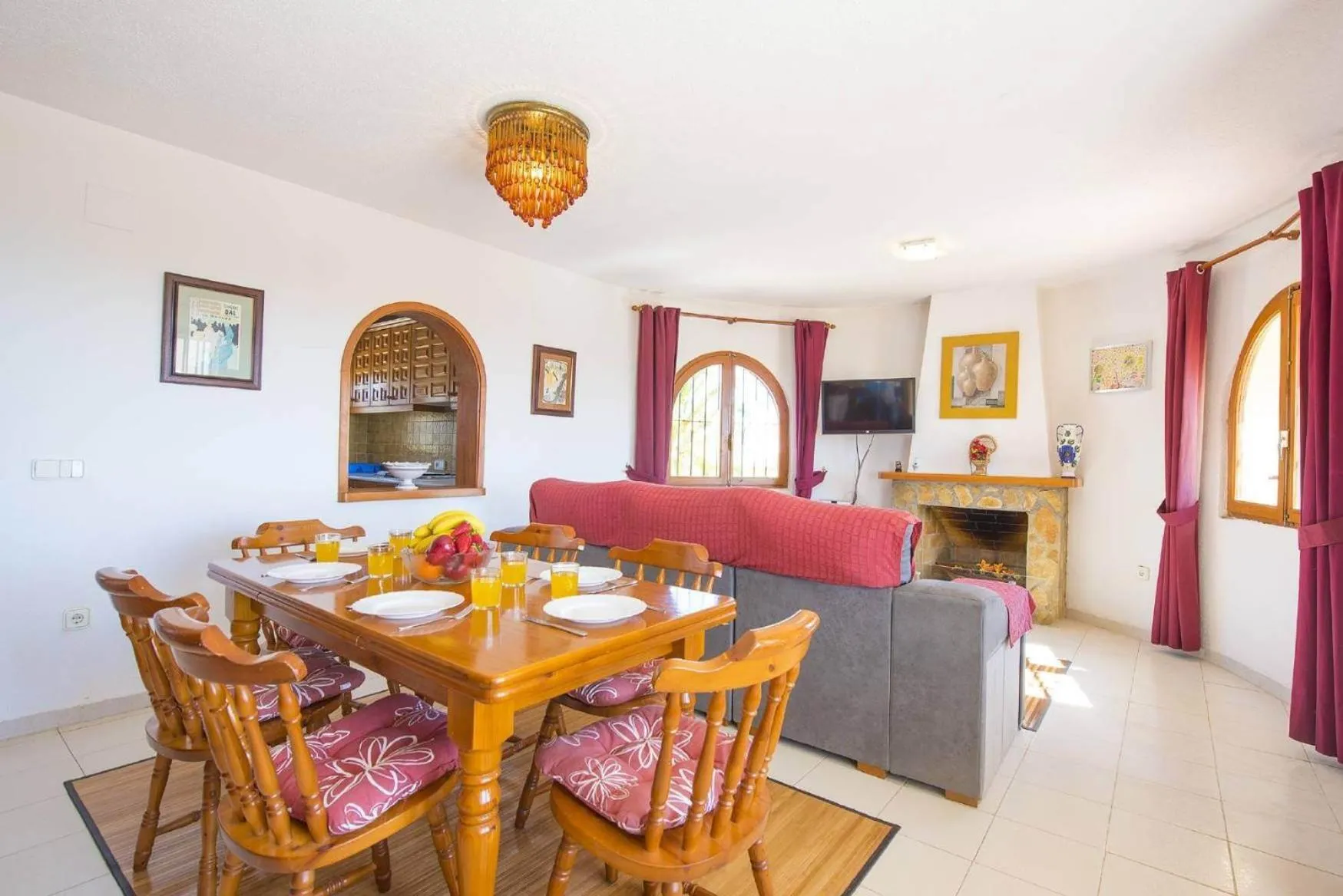 Dining area in Villa Cactus - PlusHolidays