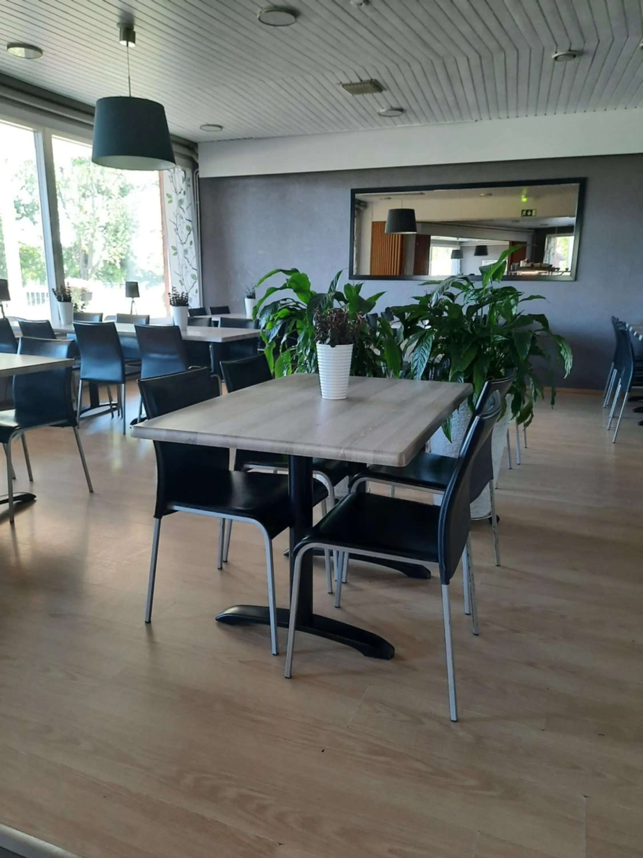 Restaurant/places to eat in Juthbacka Hotell