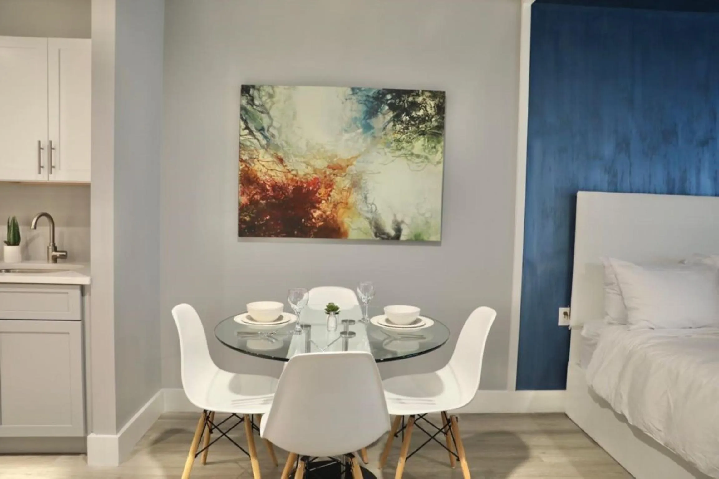 Dining area in Global Luxury Suites at The Arches