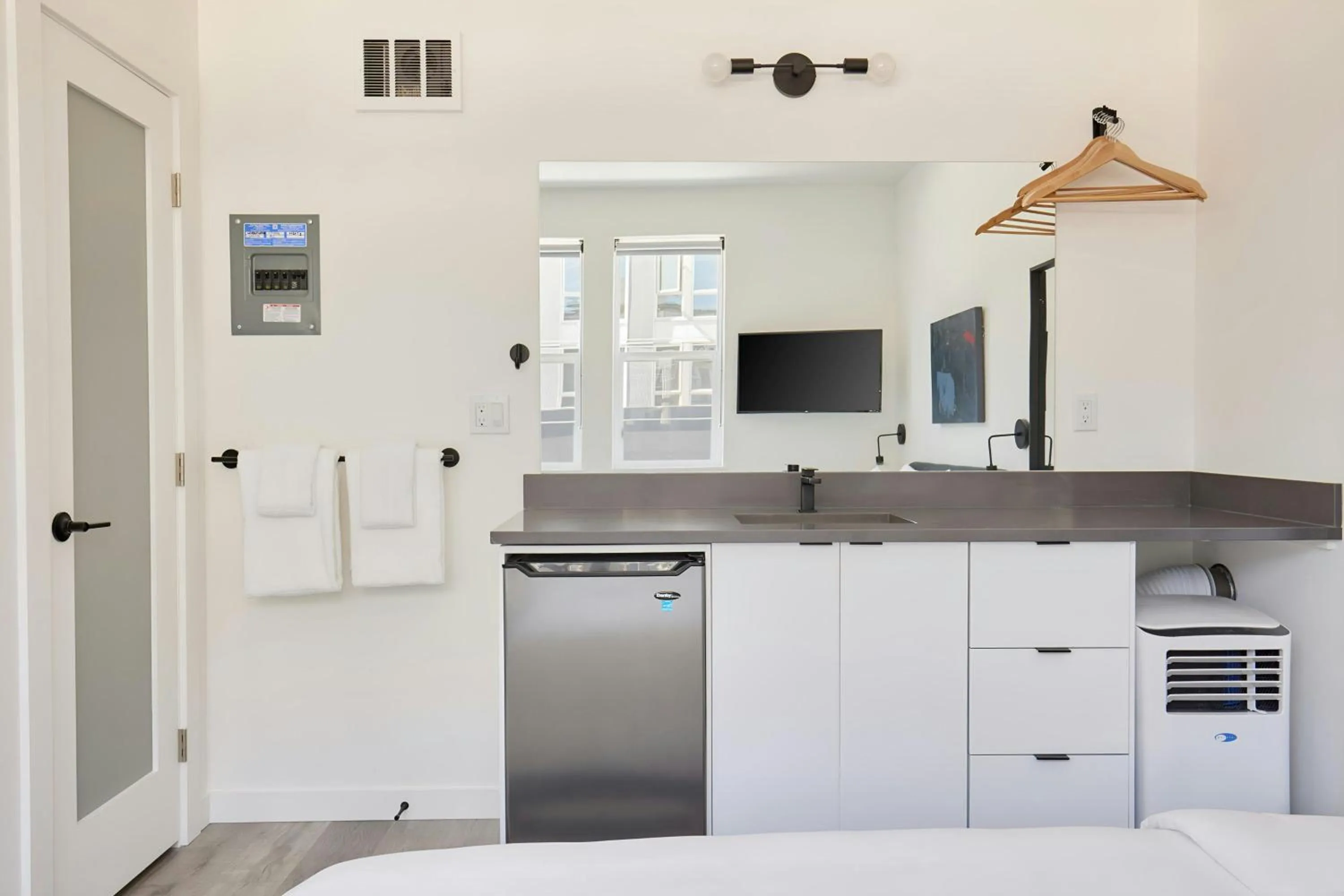 Kitchen or kitchenette in The Boylston Hotel Capitol Hill, Sonder by Marriott Bonvoy