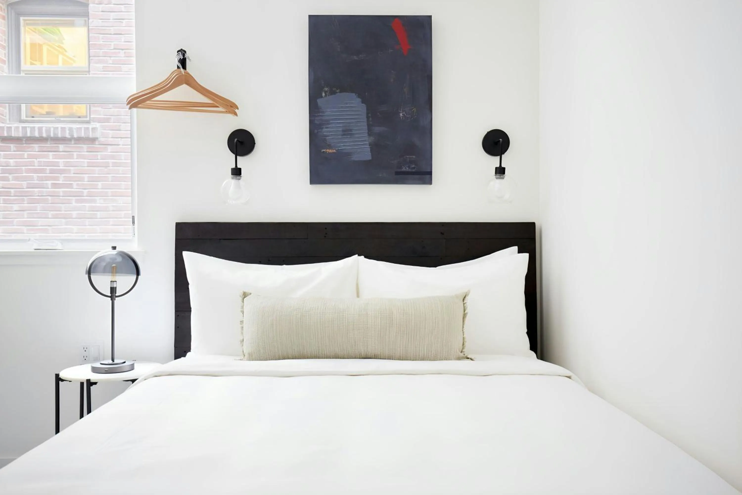 Bedroom, Bed in The Boylston Hotel Capitol Hill, Sonder by Marriott Bonvoy