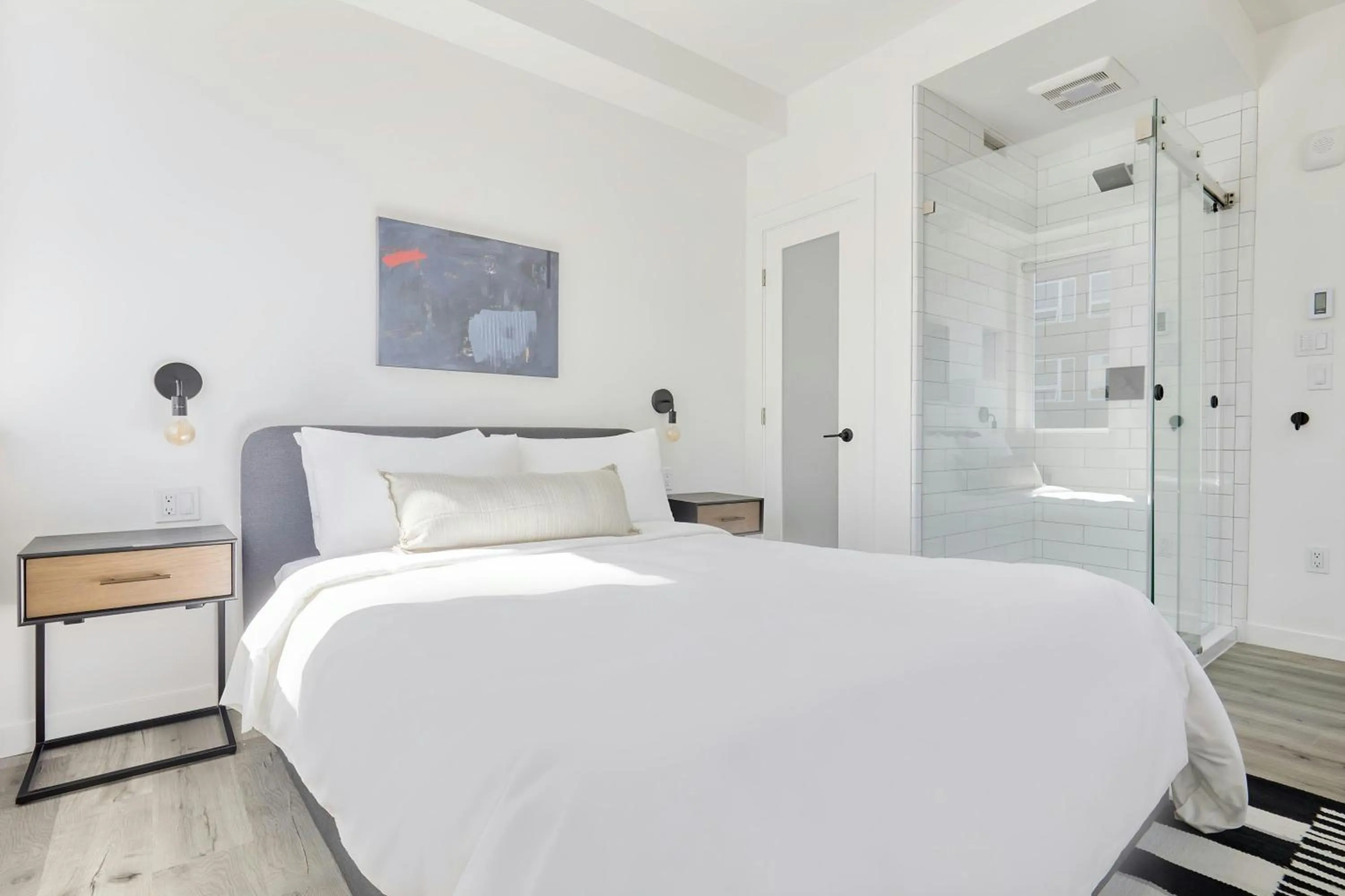 Bedroom, Bed in The Boylston Hotel Capitol Hill, Sonder by Marriott Bonvoy