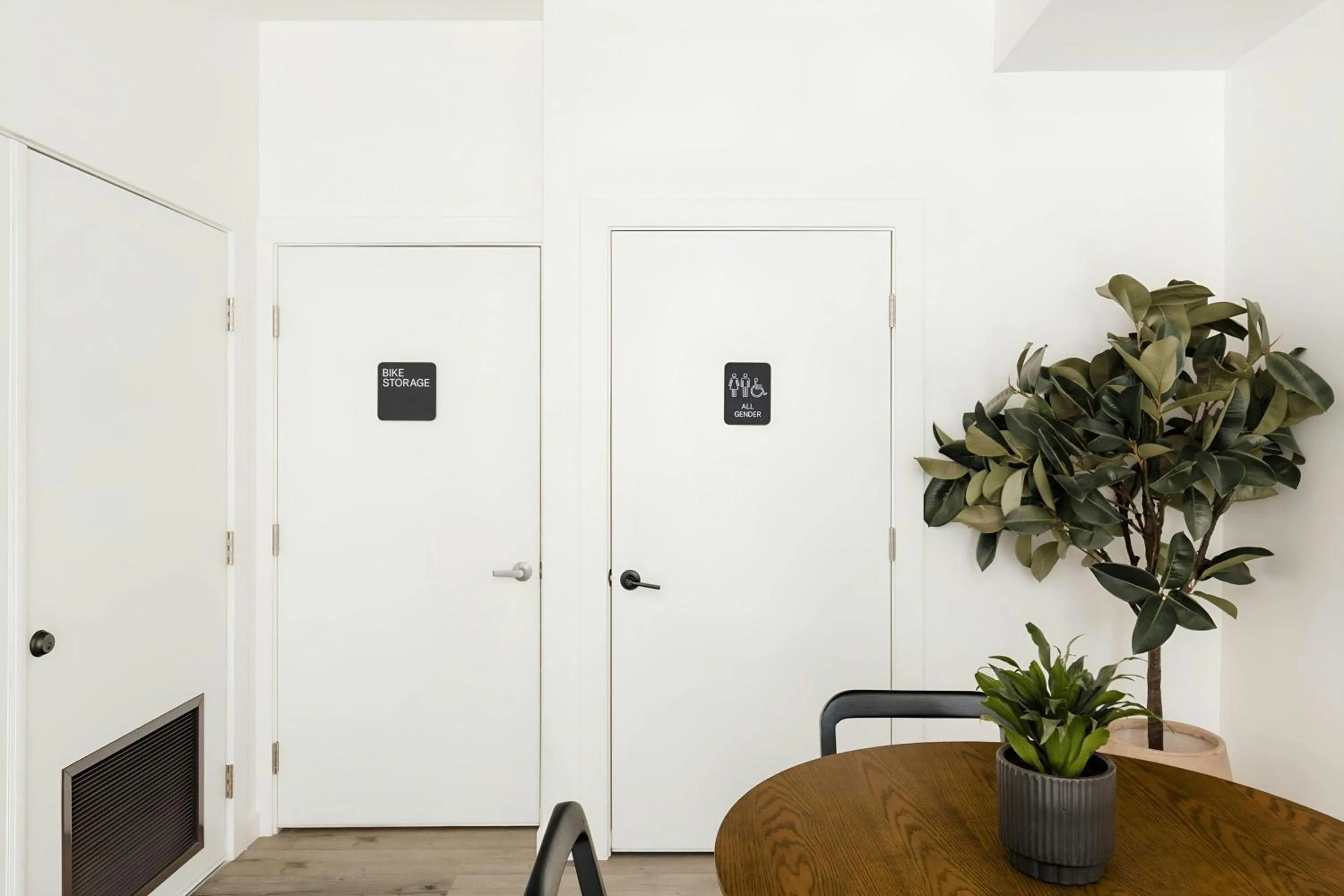 Lounge or bar in The Boylston Hotel Capitol Hill, Sonder by Marriott Bonvoy