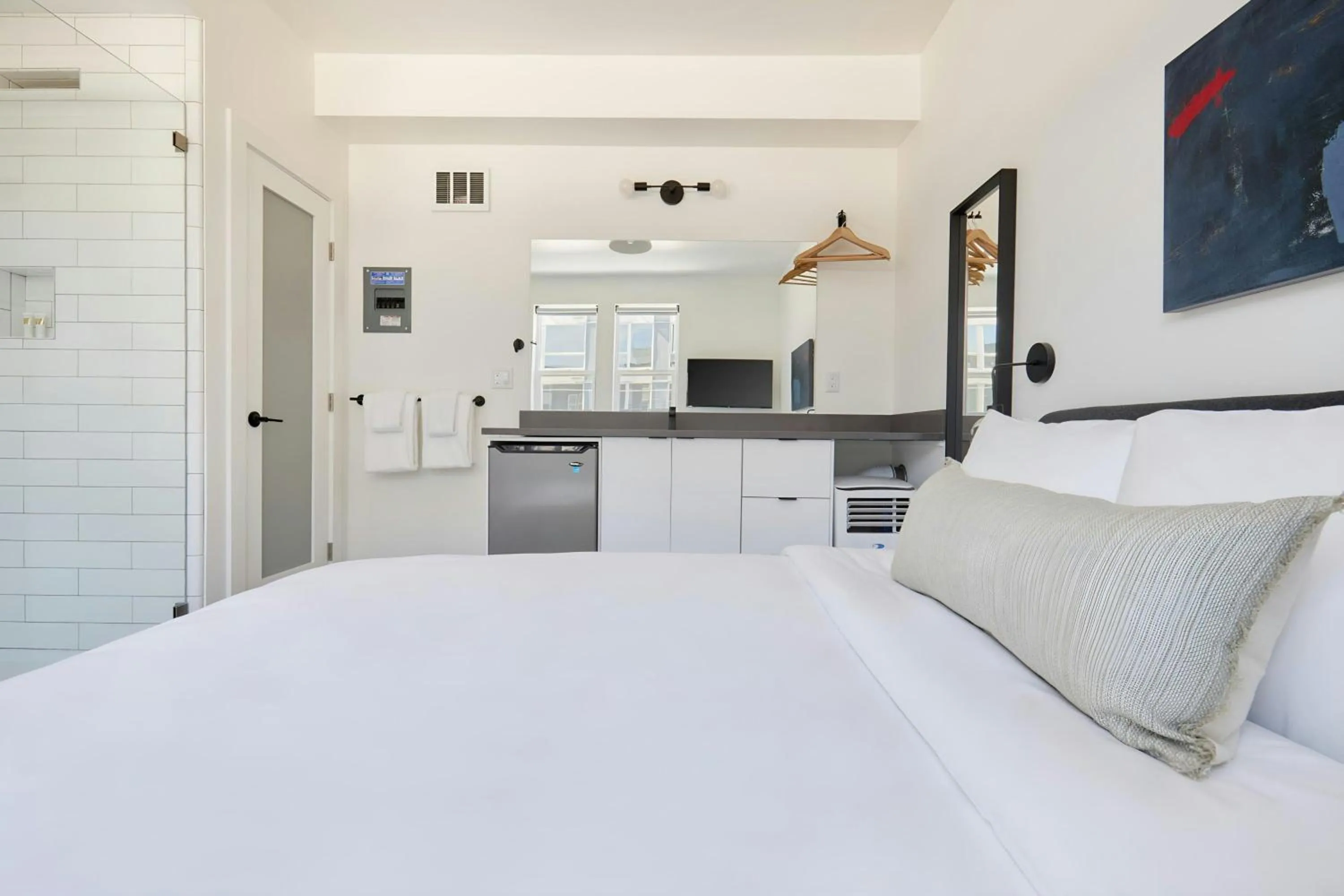 Bedroom, Bed in The Boylston Hotel Capitol Hill, Sonder by Marriott Bonvoy