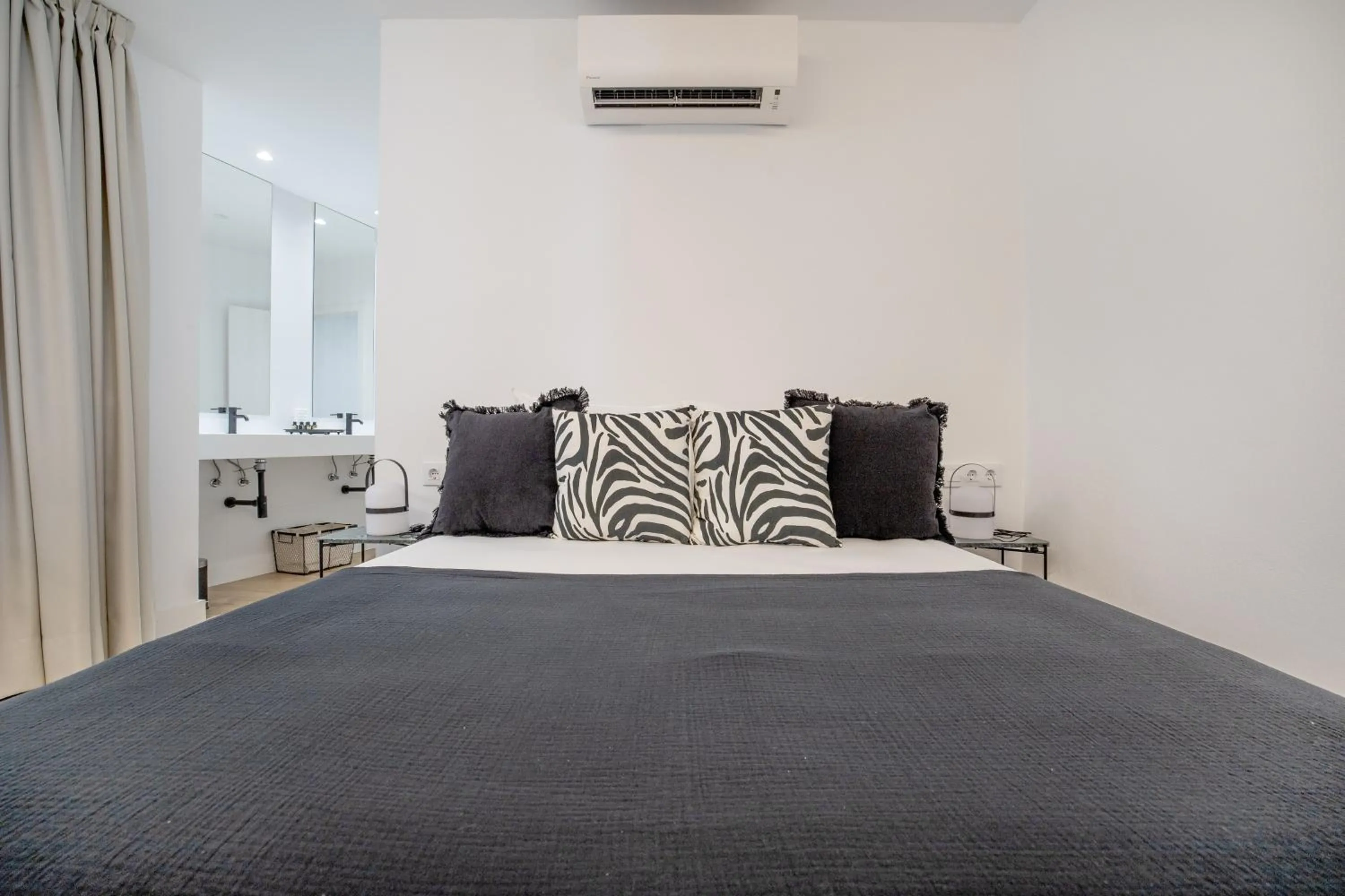 Deluxe Apartment in Victoria Suites Apartments