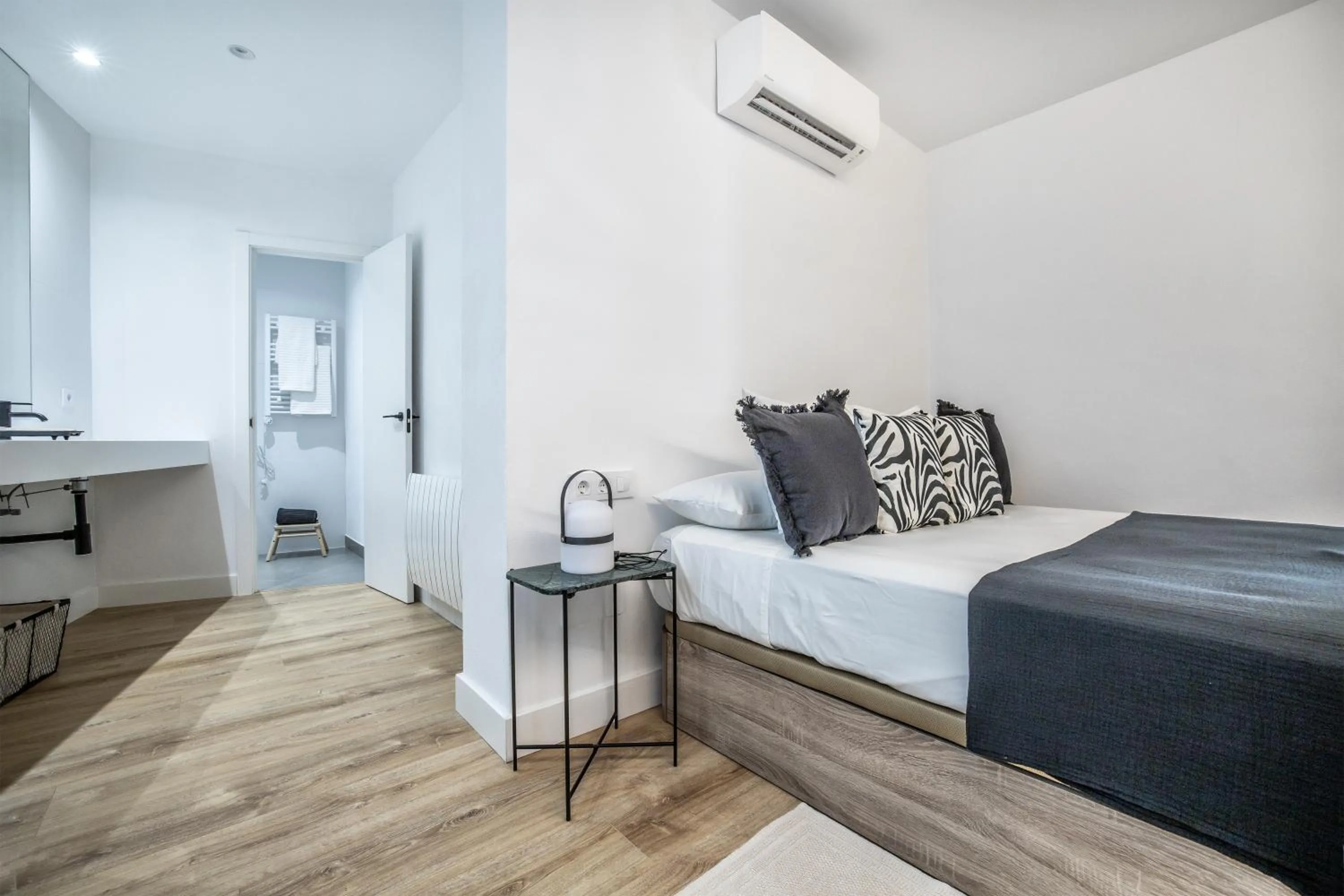 Deluxe Apartment in Victoria Suites Apartments