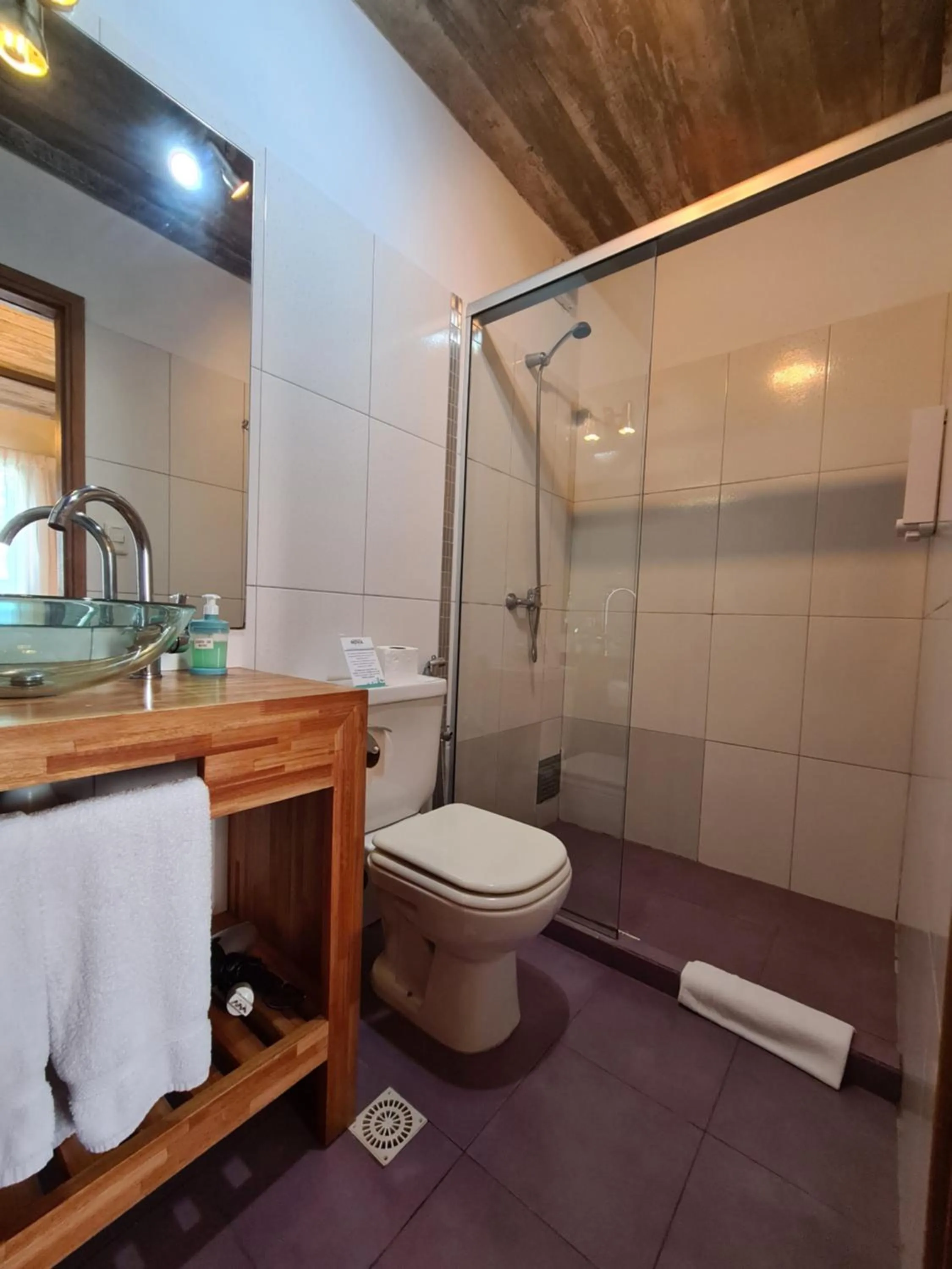 Shower in Nova Posada