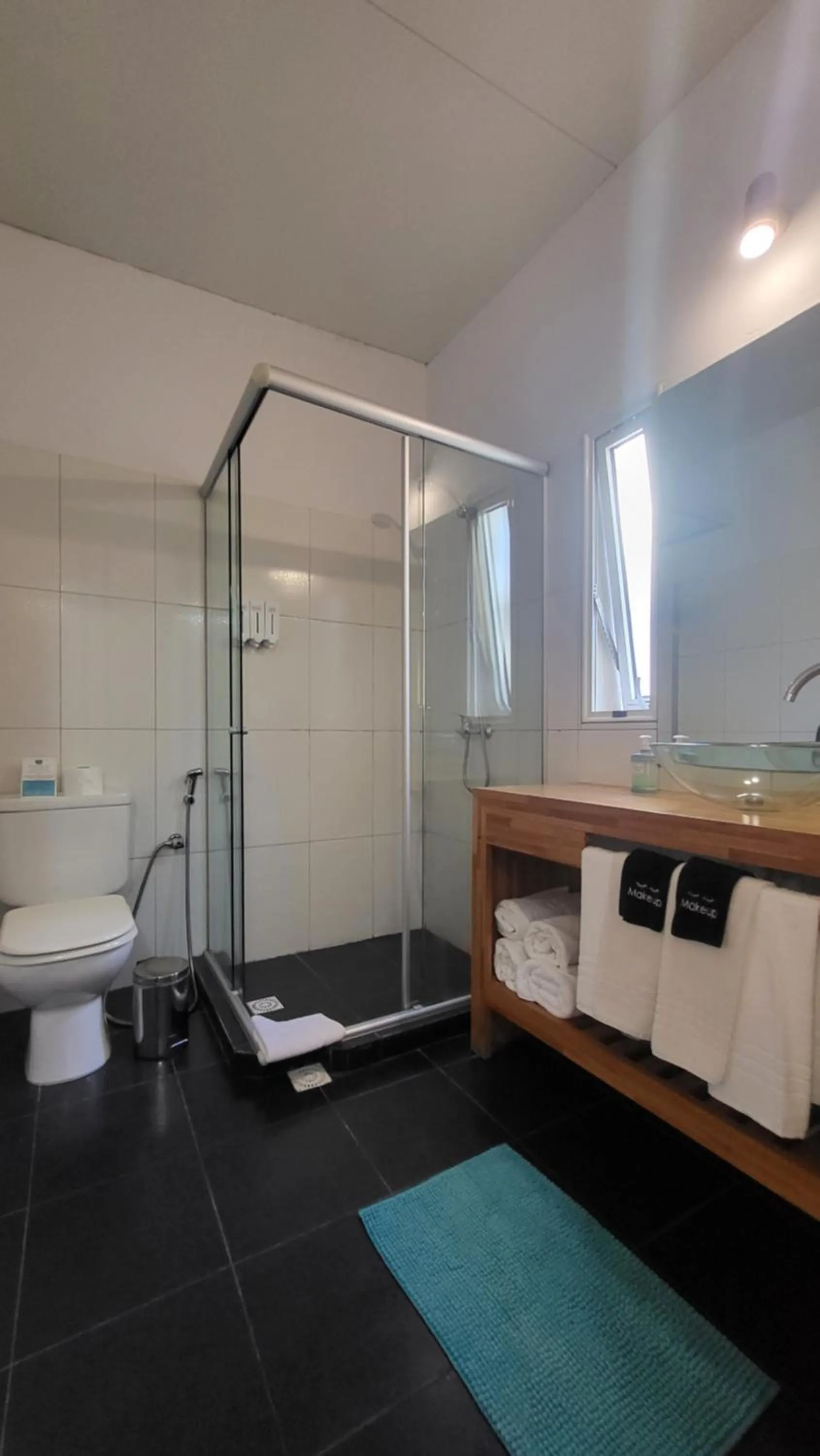 Shower in Nova Posada