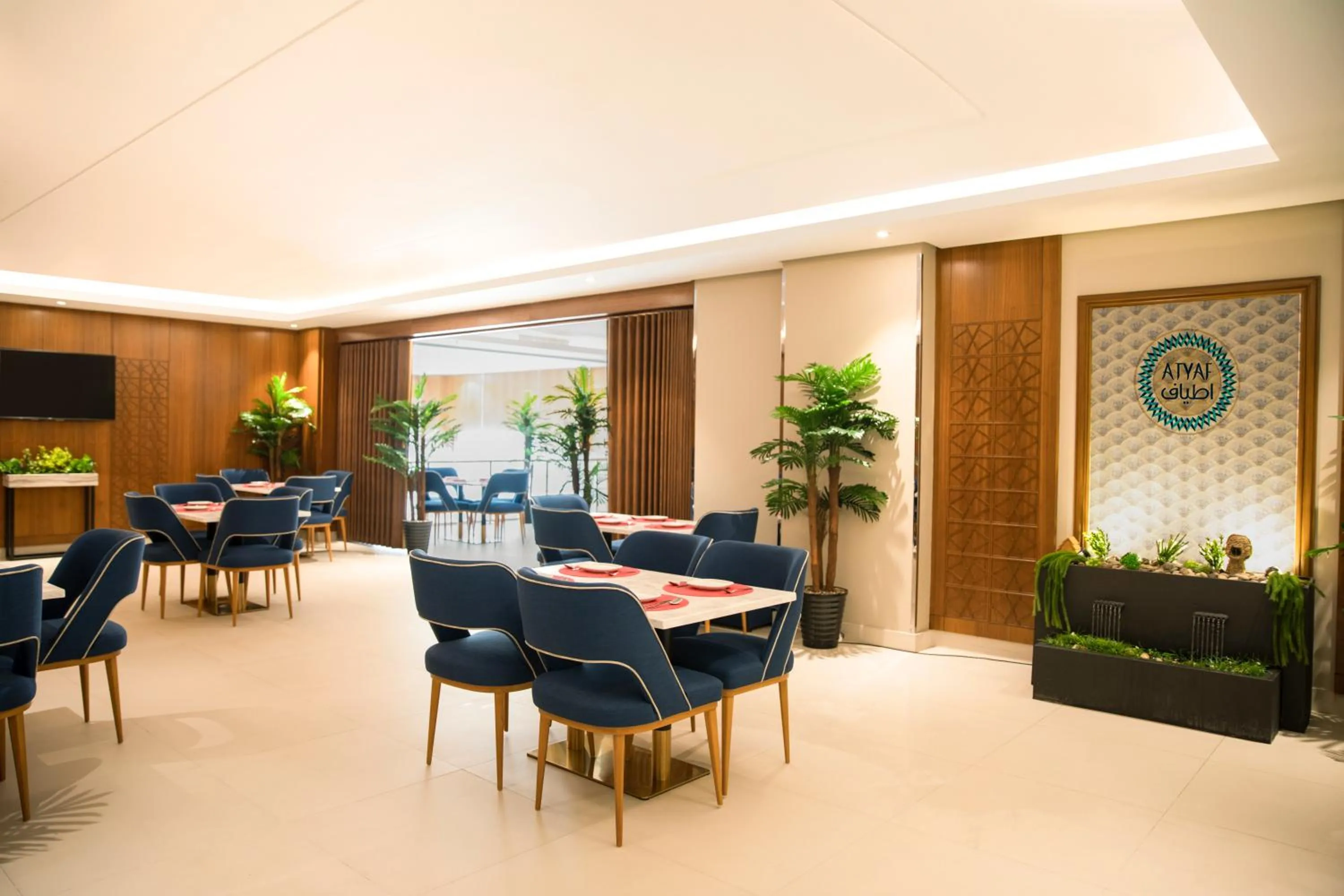 Restaurant/places to eat in Swiss Blue Hotel - Hera