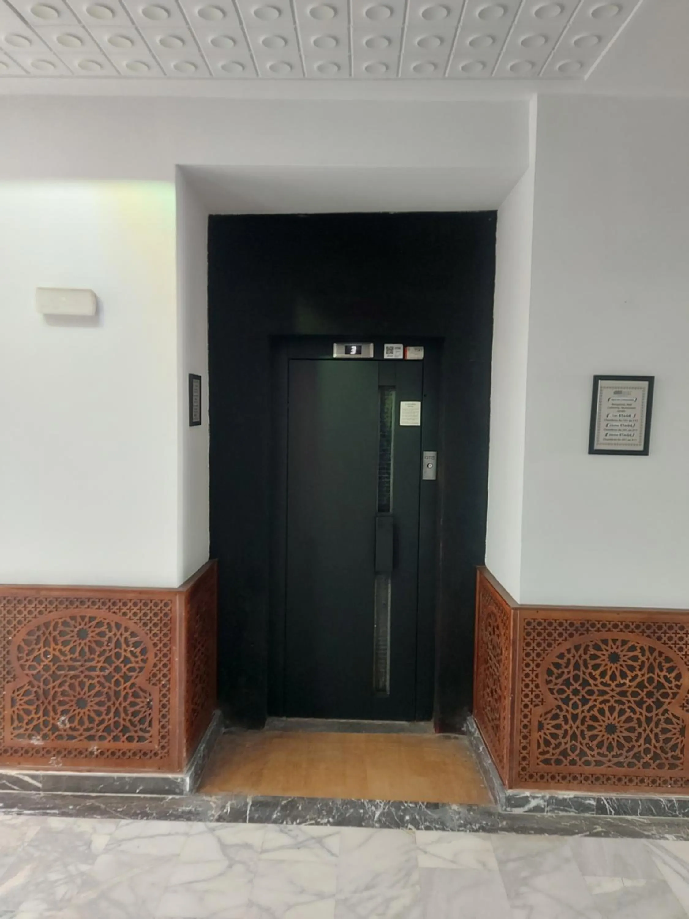 elevator in Amor Hotel