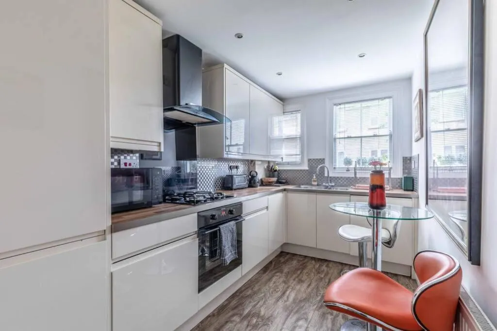 Kitchen or kitchenette in Windsor Town Centre Victorian townhouse sleeps 6