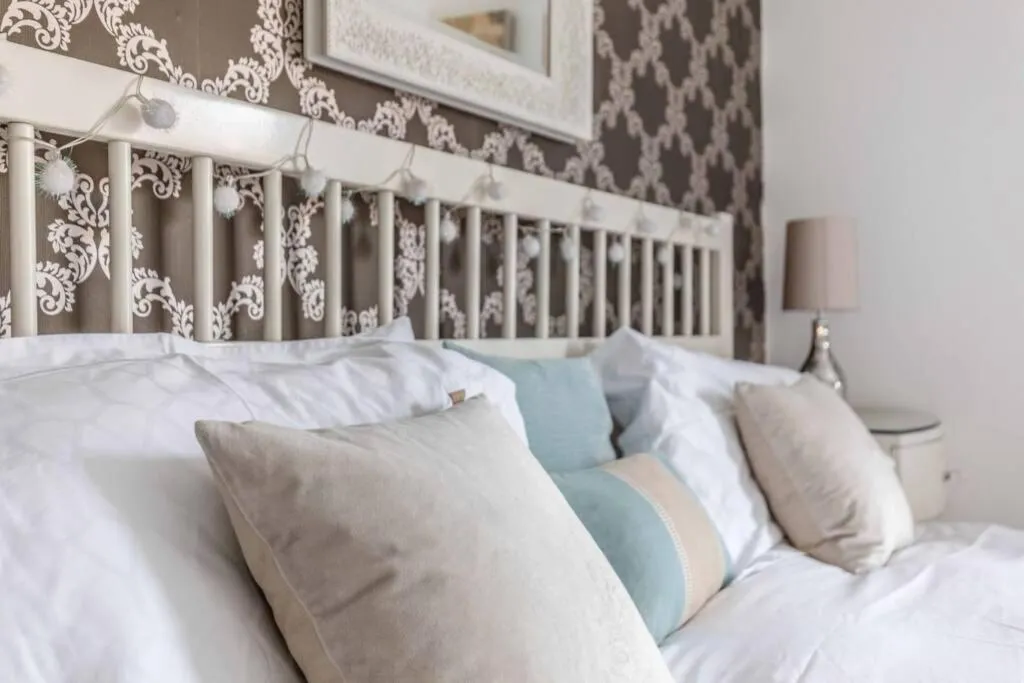 Bedroom, Bed in Windsor Town Centre Victorian townhouse sleeps 6