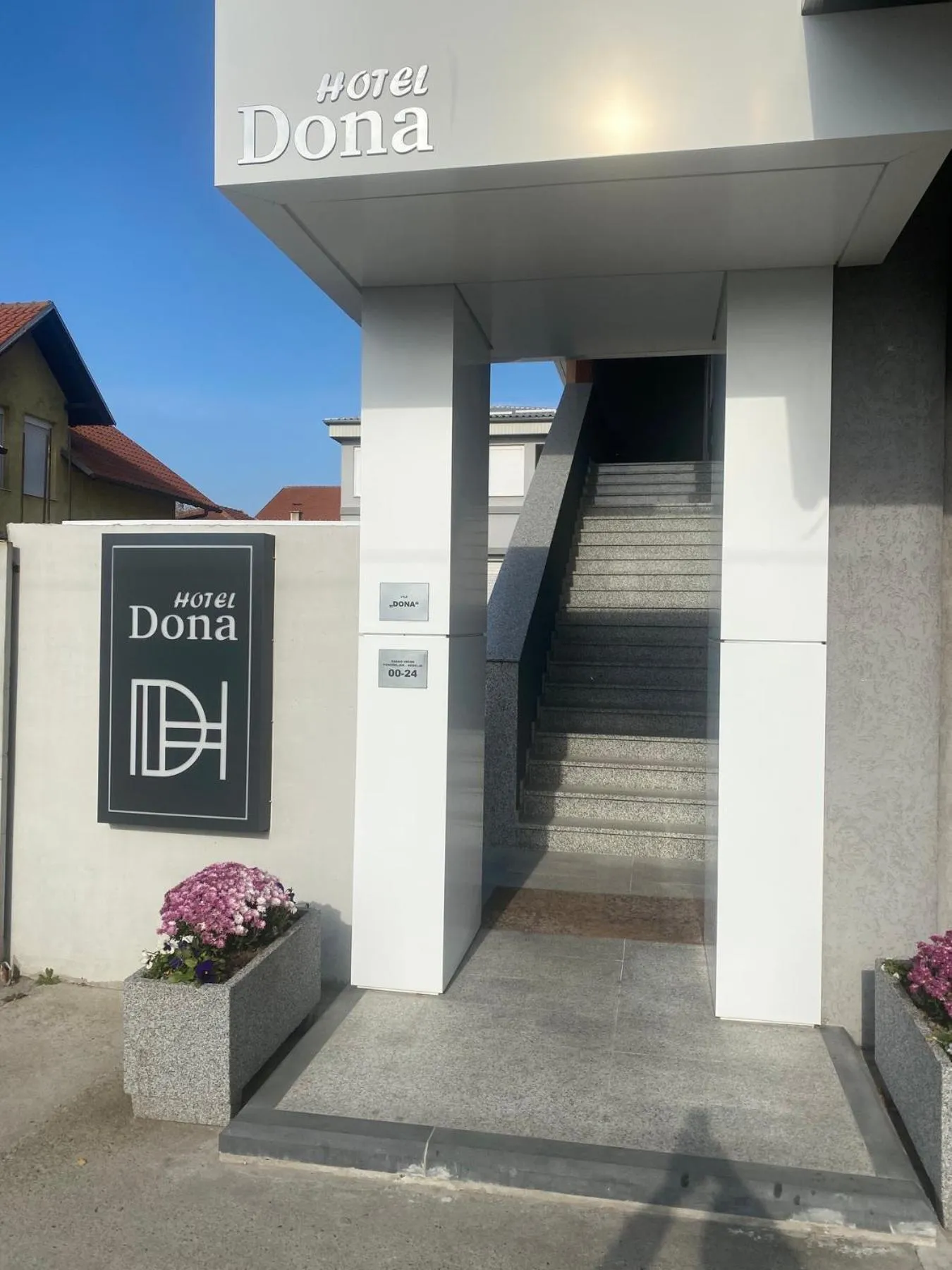 Property building in Dona, Altina