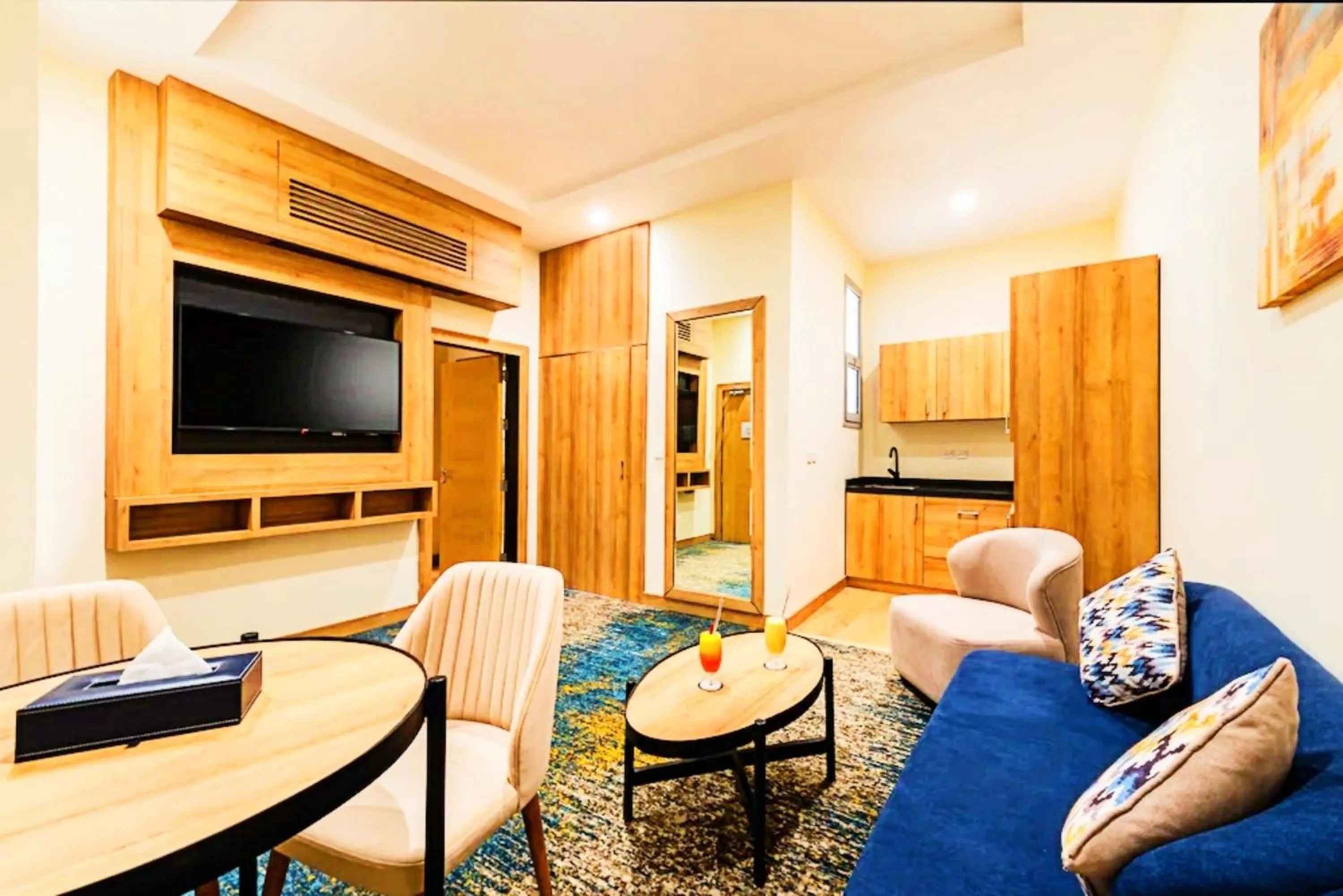 TV and multimedia in Sunday Luxury Central formerly Anan hotel