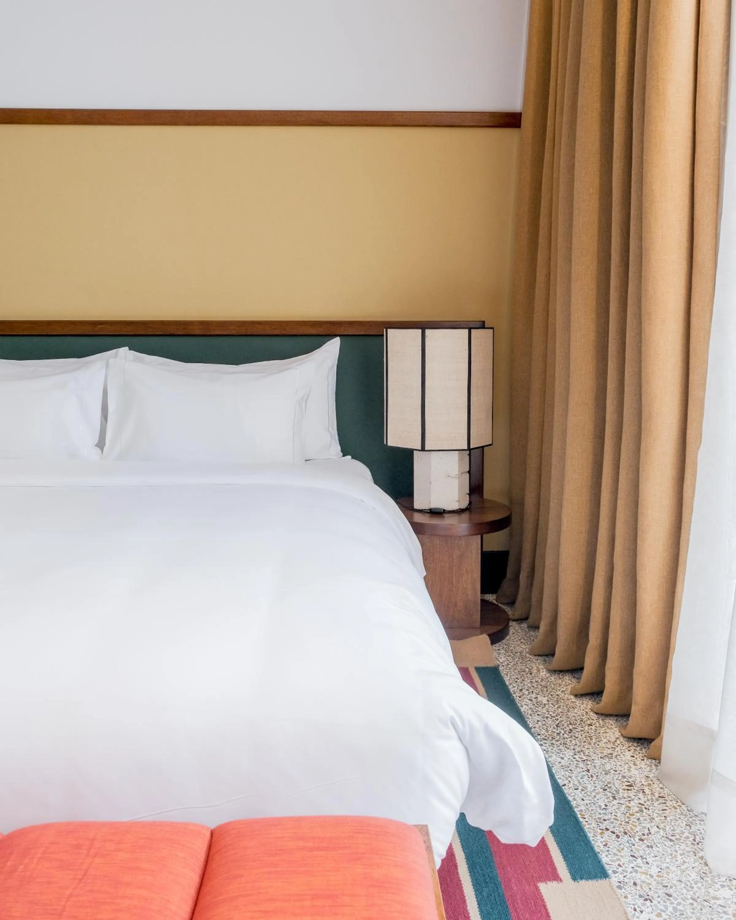 Bed in La Maison Palmier Abidjan, a Member of Design Hotels
