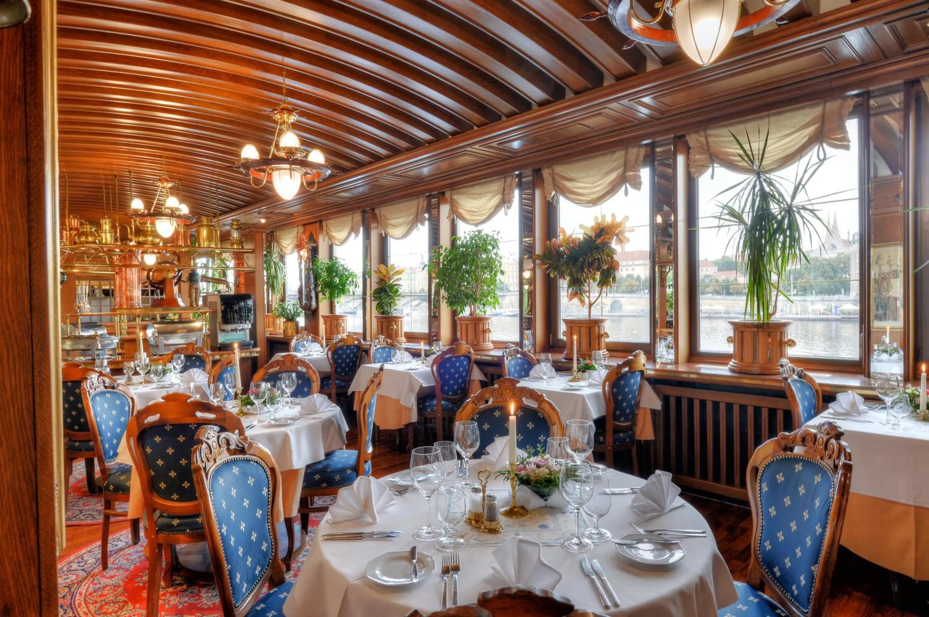 Restaurant/places to eat in Admiral Botel