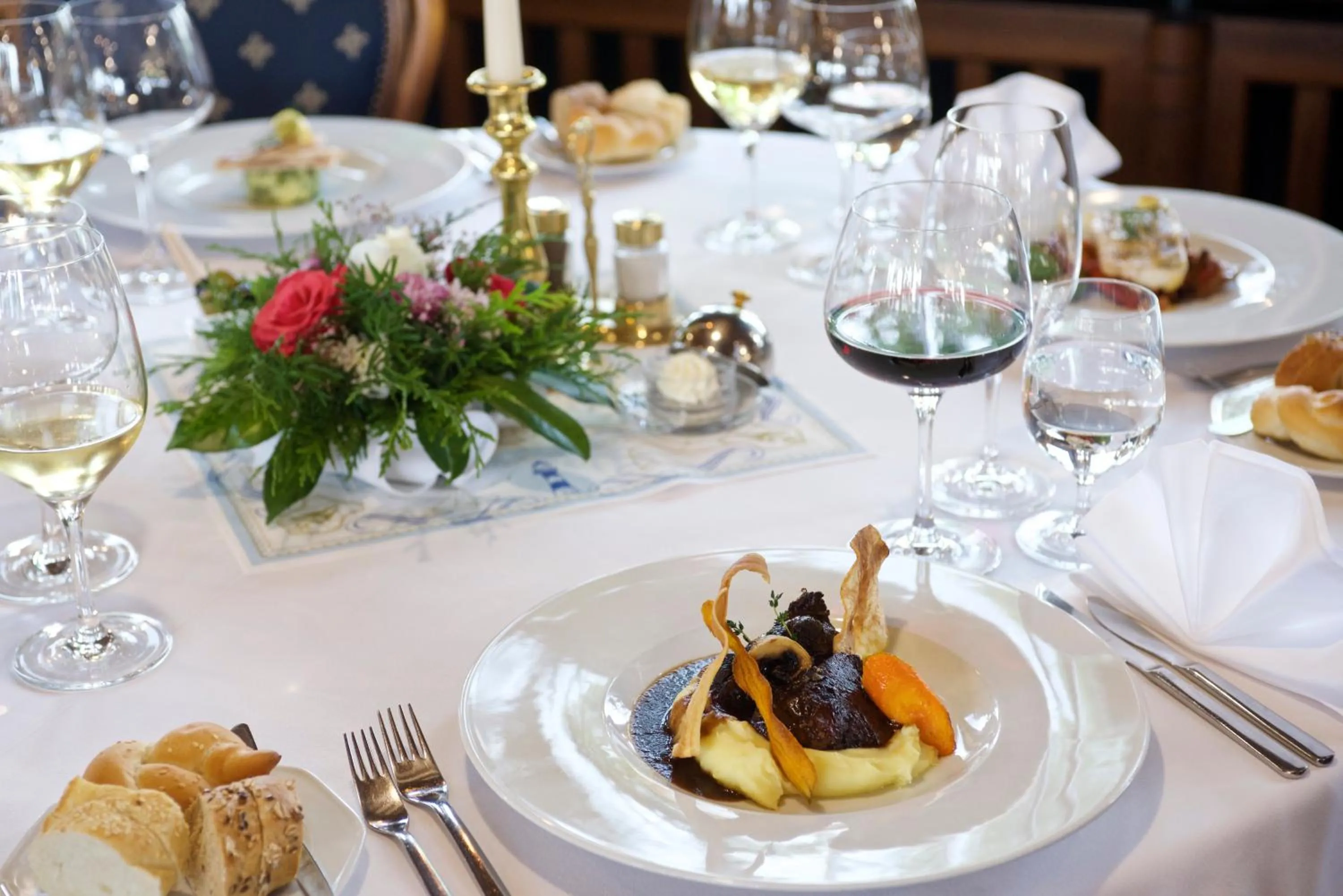 Restaurant/places to eat in Admiral Botel