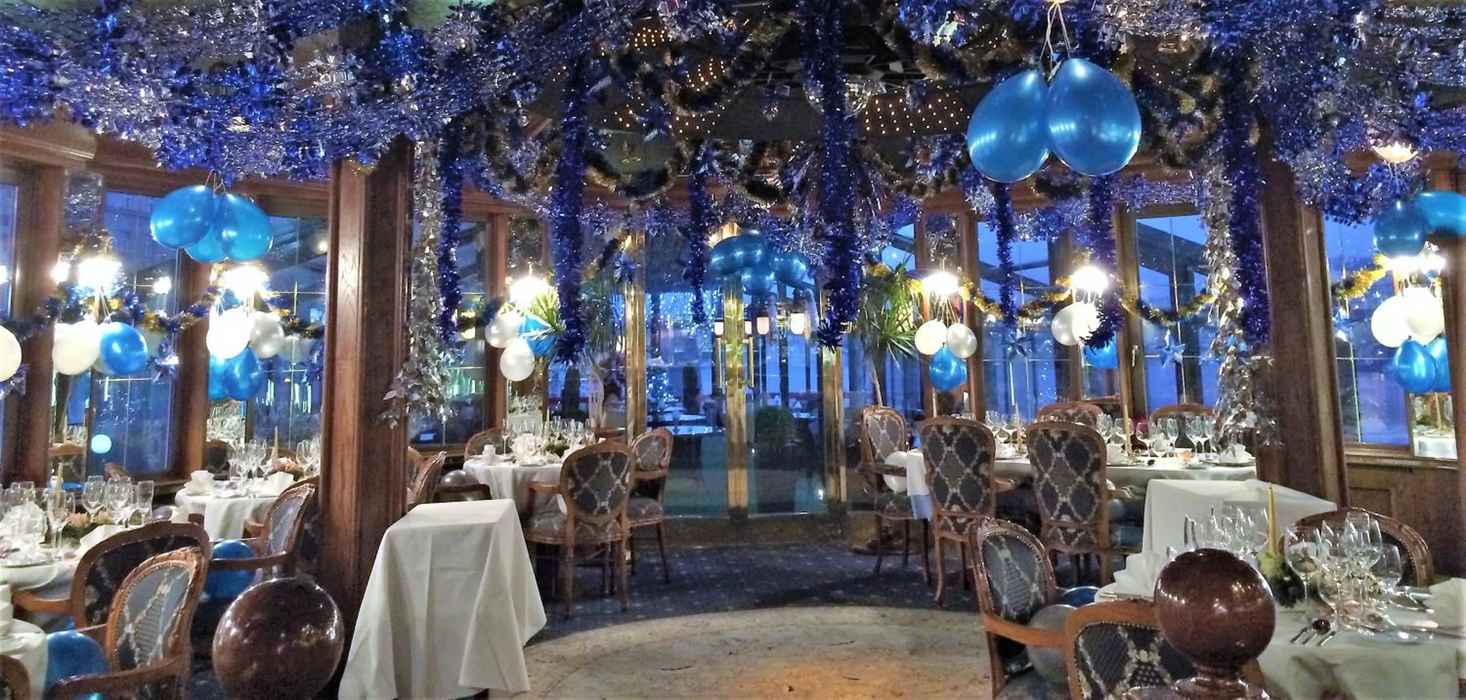 Restaurant/places to eat in Admiral Botel