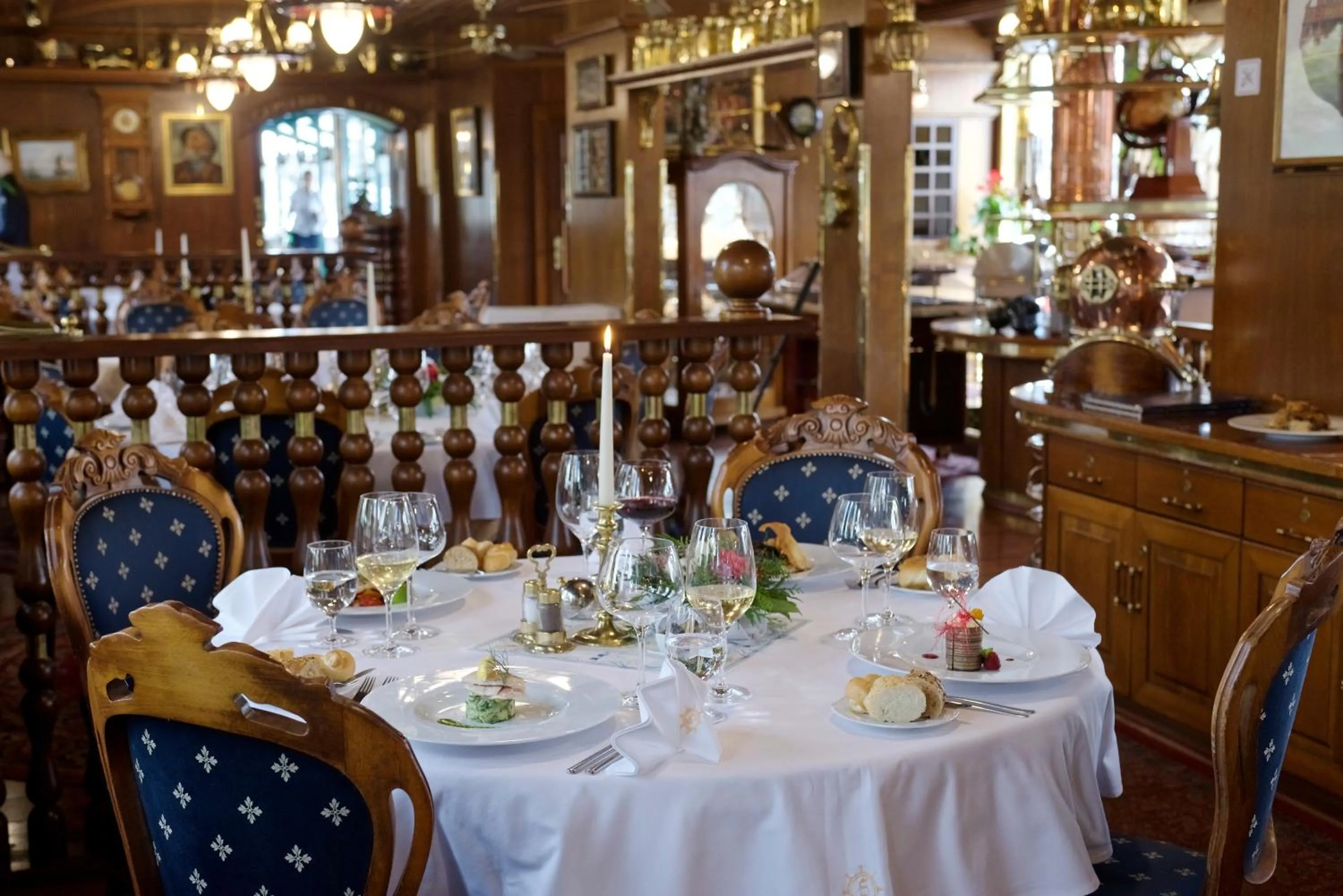 Restaurant/places to eat in Admiral Botel