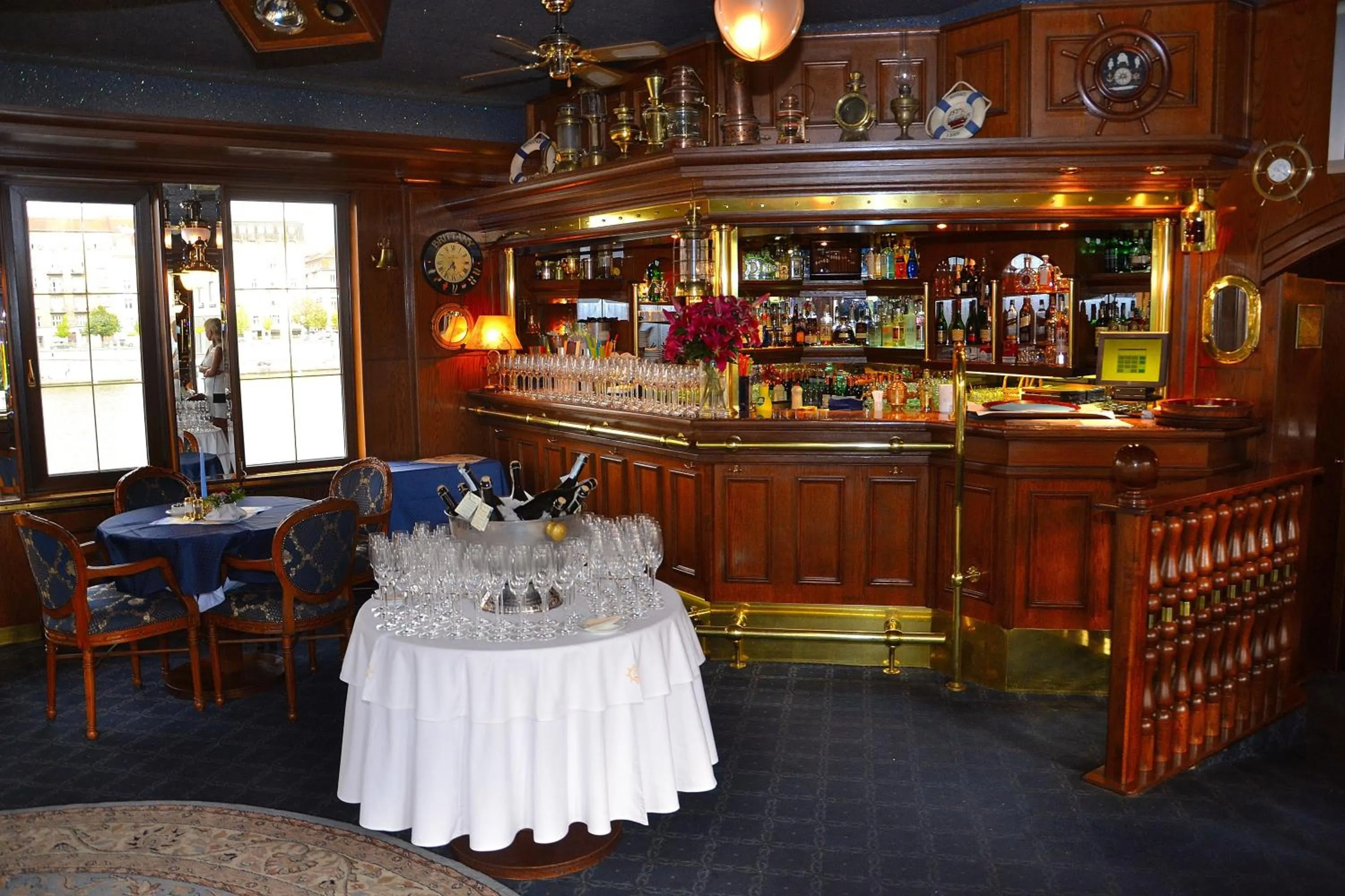 Lounge or bar in Admiral Botel