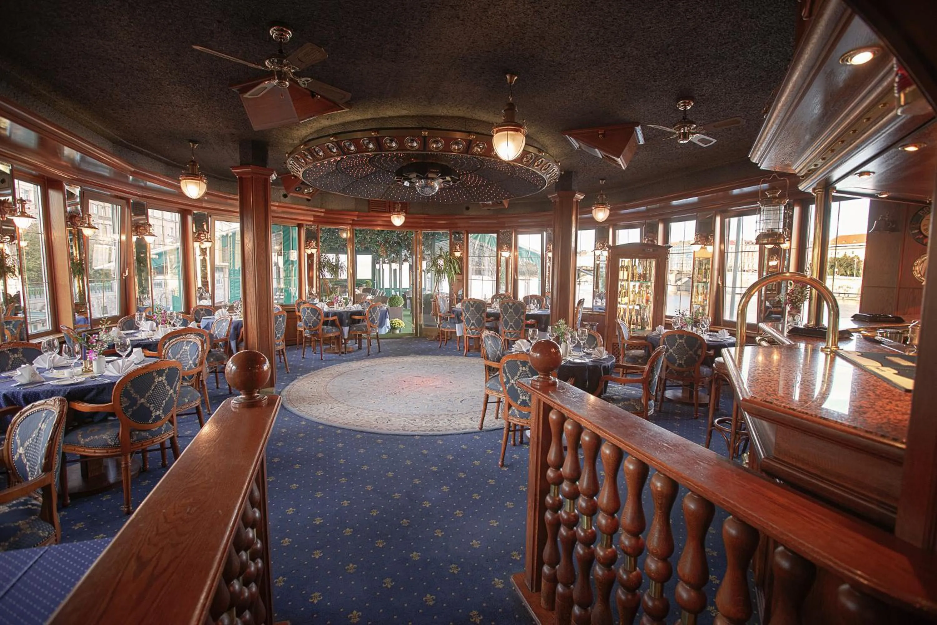 Restaurant/places to eat in Admiral Botel