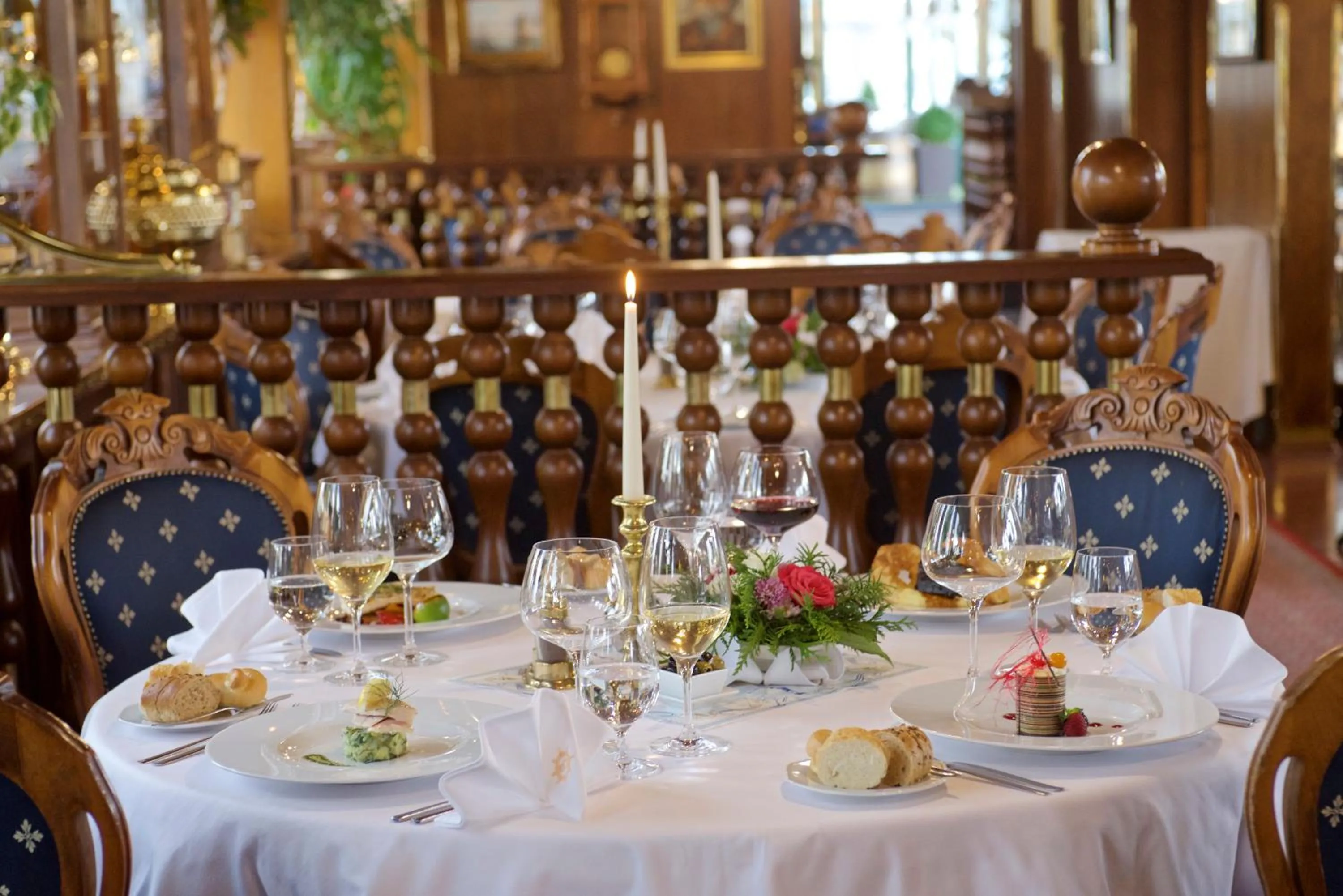 Restaurant/places to eat in Admiral Botel