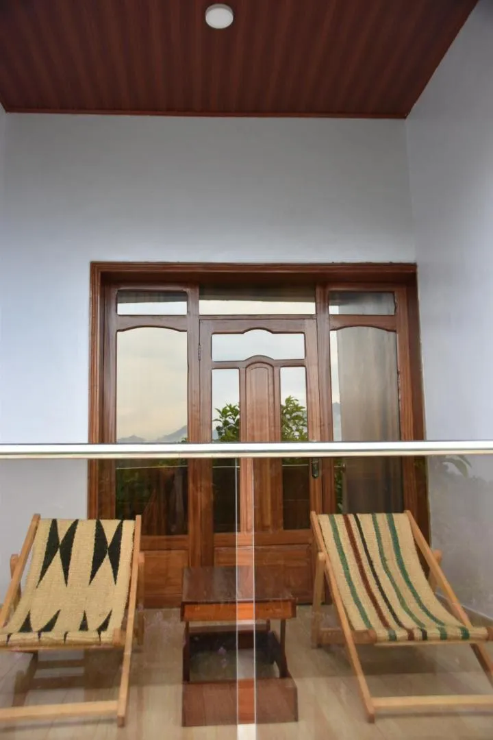 Facade/entrance in Chimpanzee Lodge