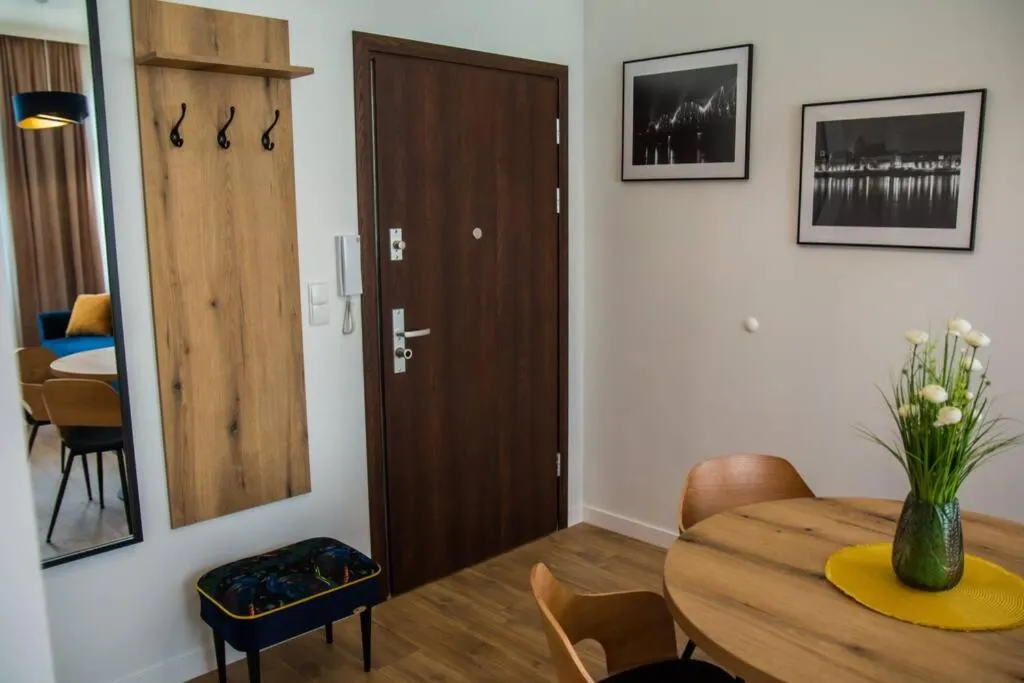 wardrobe in Miedziany by Rentoom