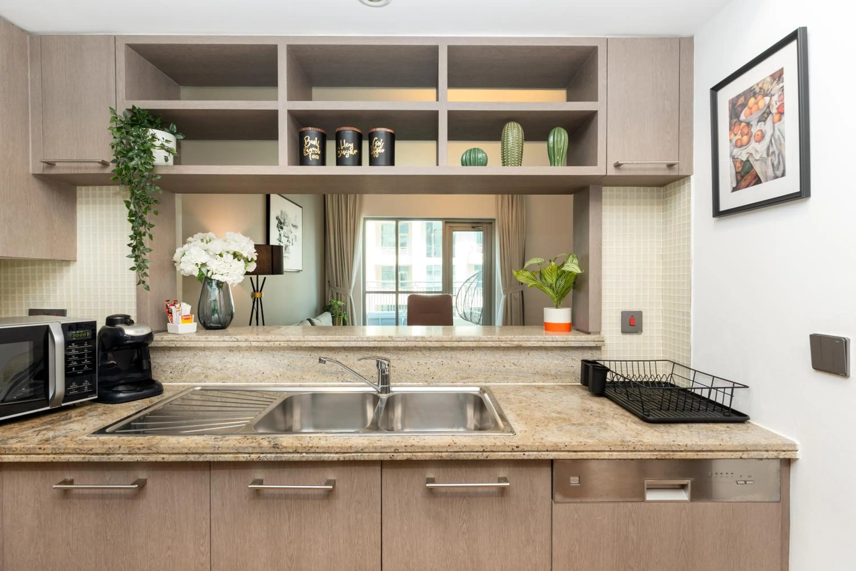 White Sage - Fountain View Stylish Apt With Spacious Terrace