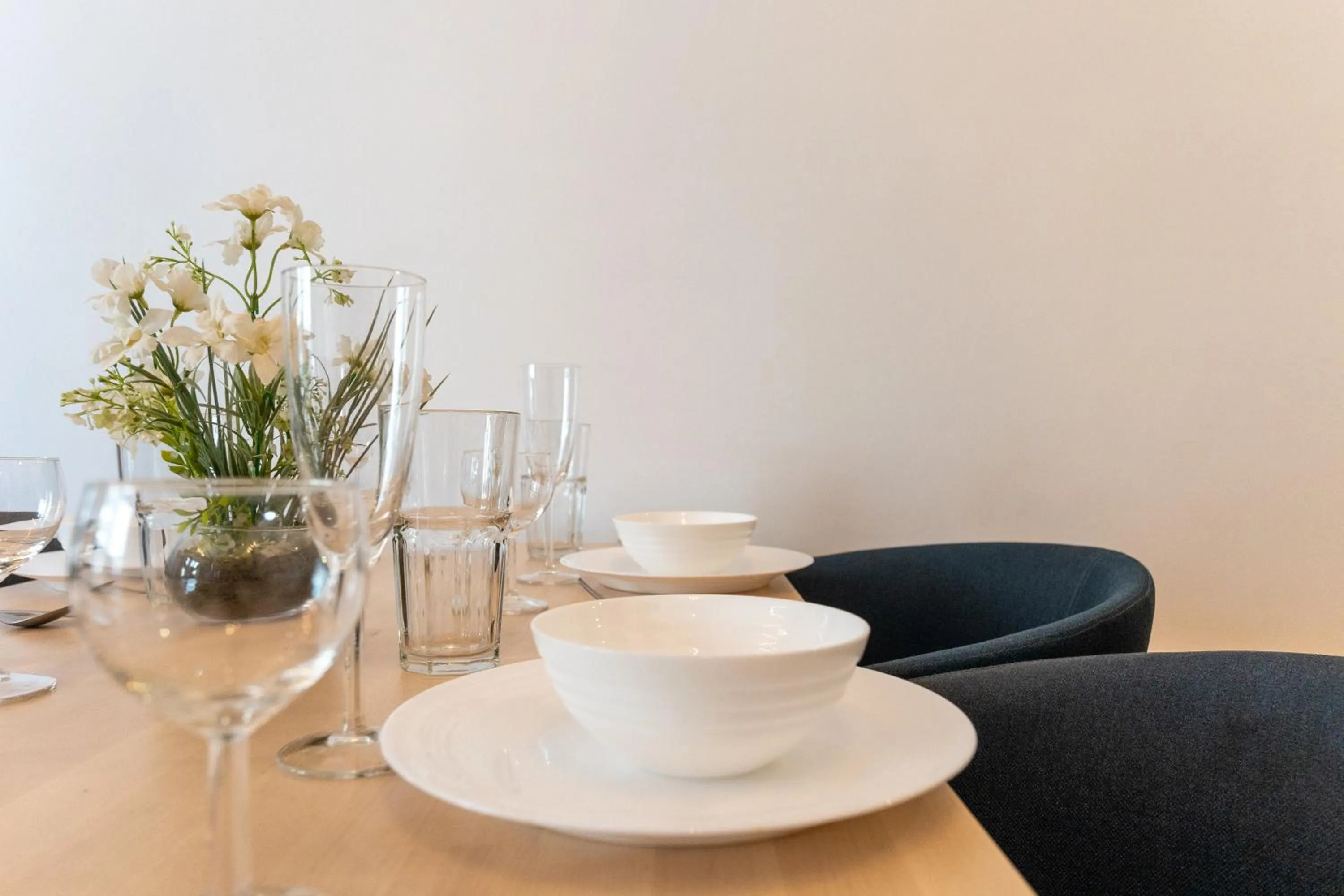 White Sage - Fountain View Stylish Apt With Spacious Terrace