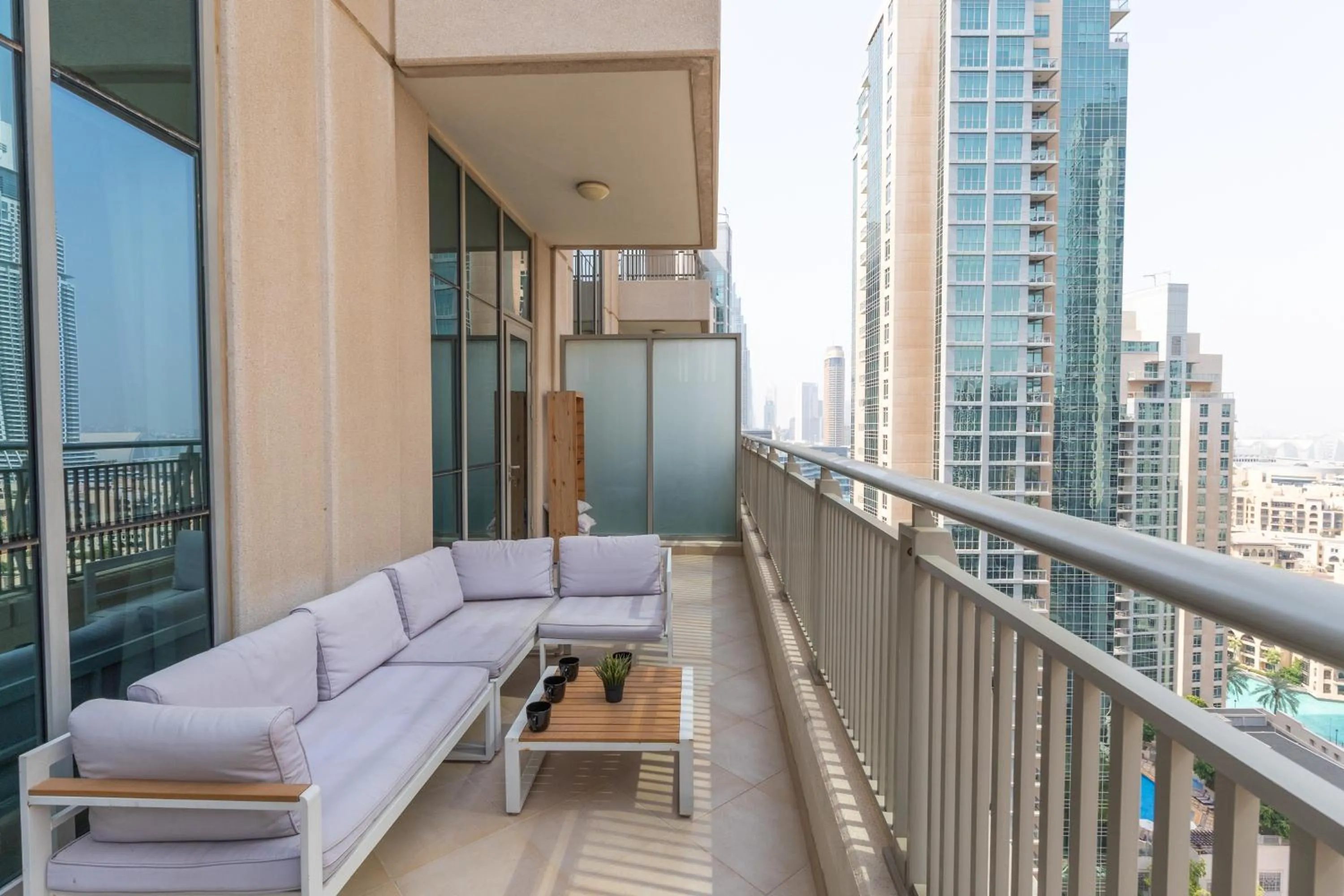 White Sage - Fountain View Stylish Apt With Spacious Terrace