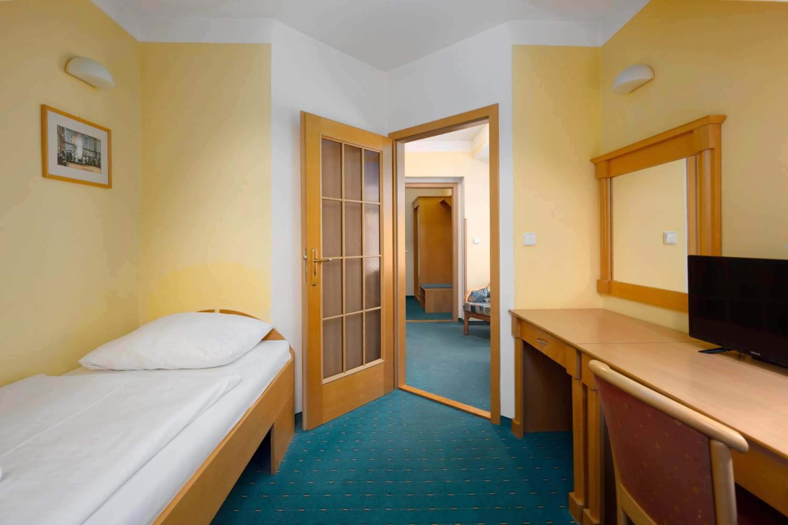 Area and facilities, Bed in Wellness Hotel Jean De Carro