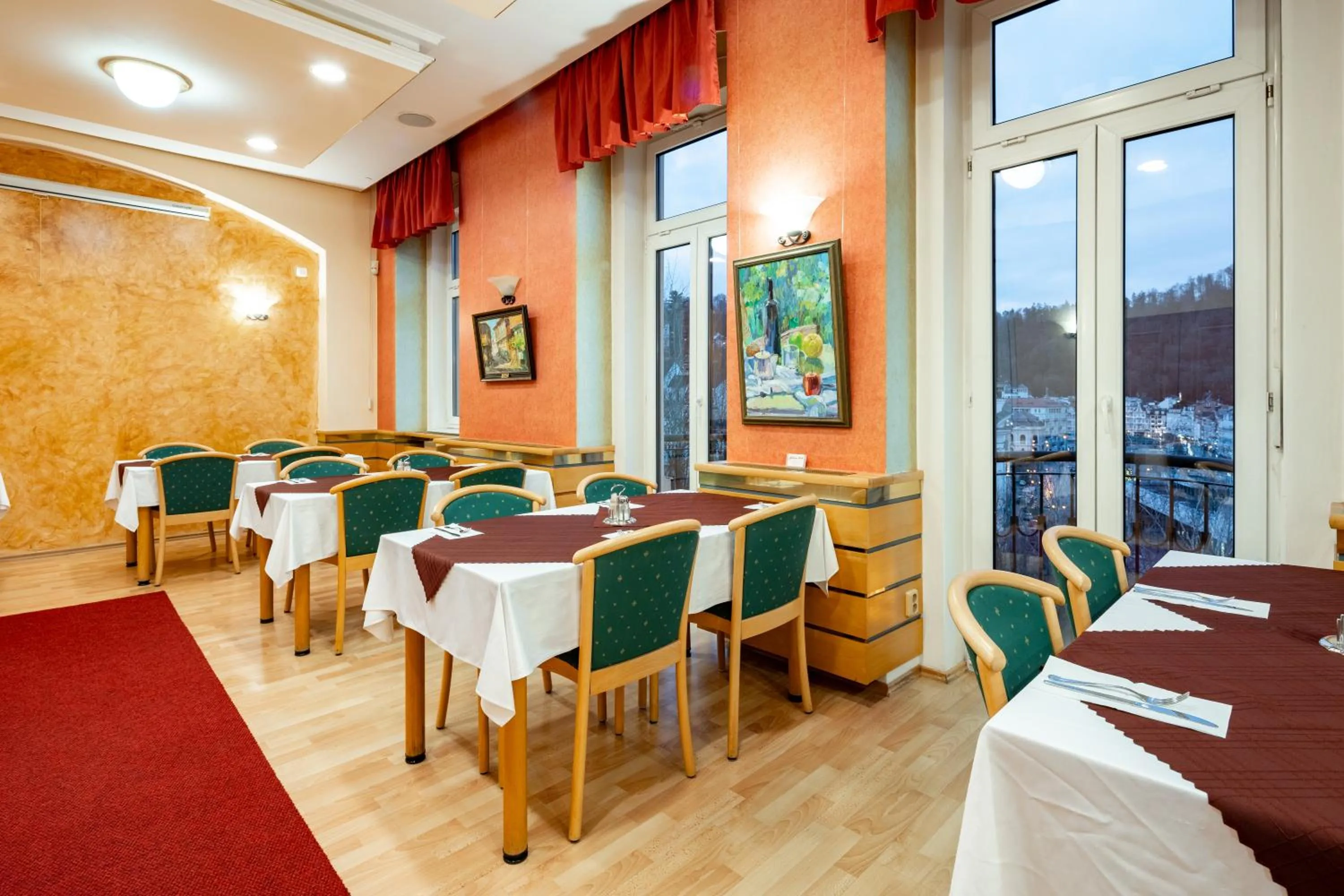 Restaurant/places to eat in Wellness Hotel Jean De Carro