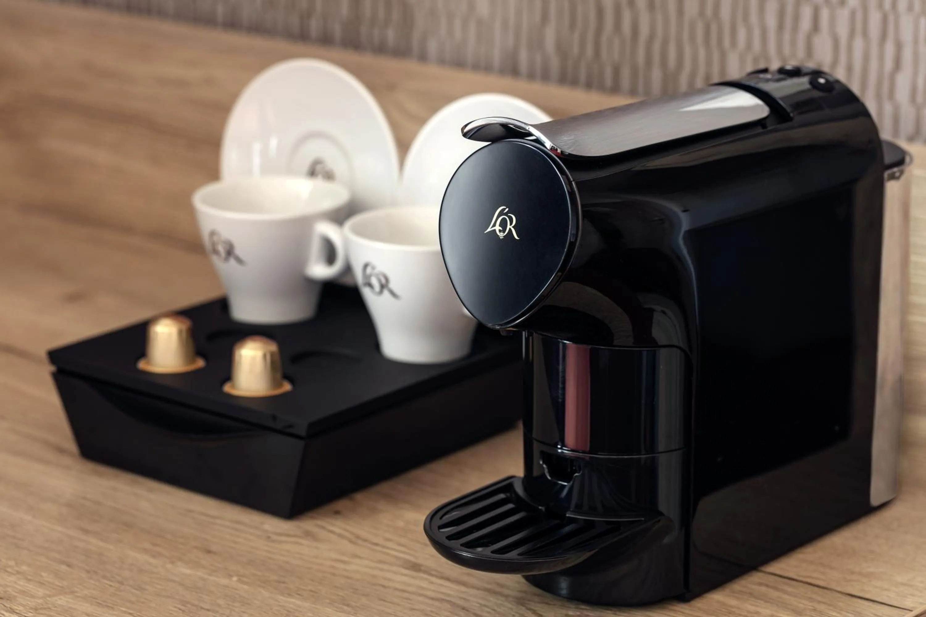 Coffee/tea facilities in Astoria Hotel