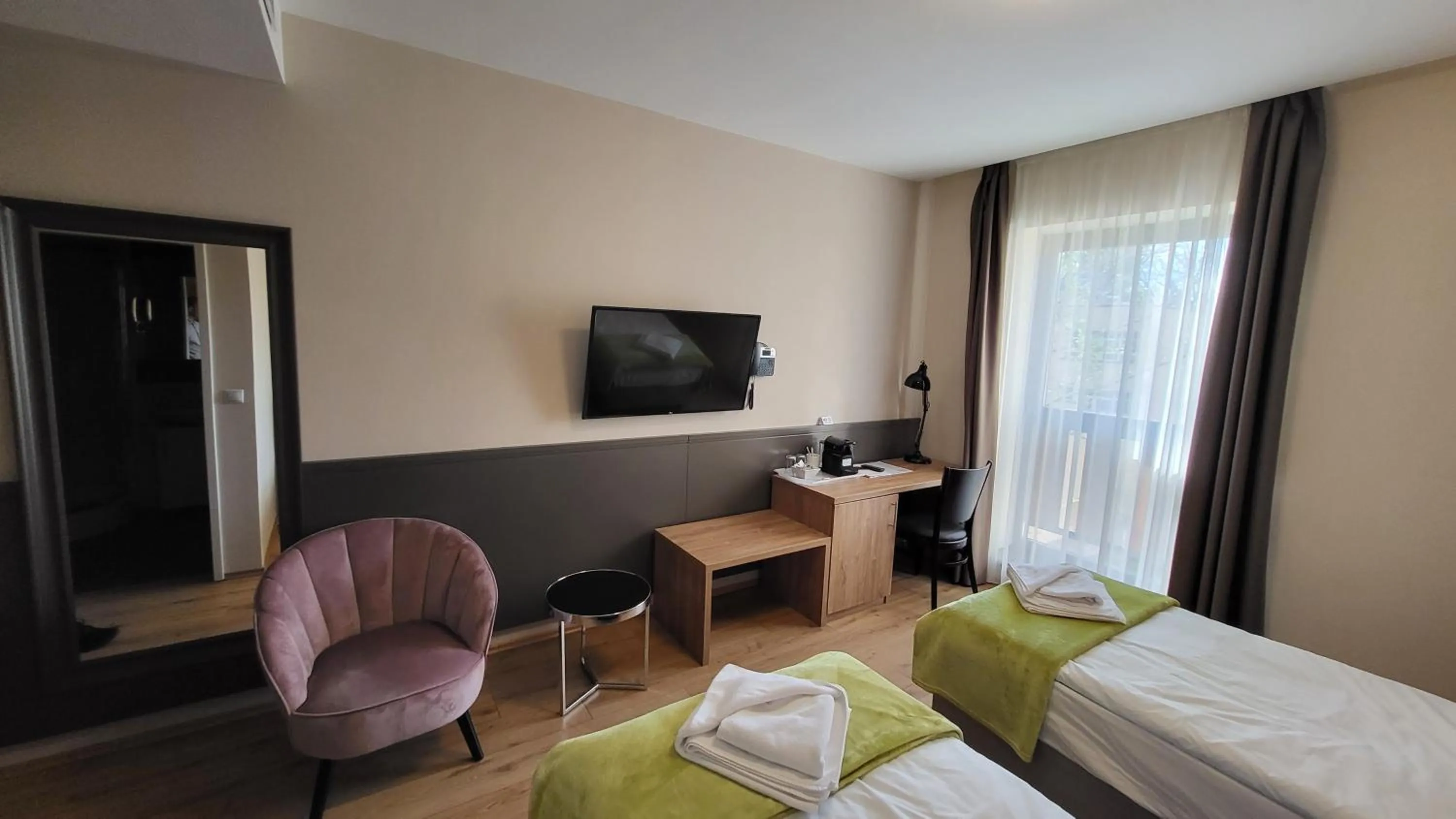 Bedroom, Bed in D50 Hotel