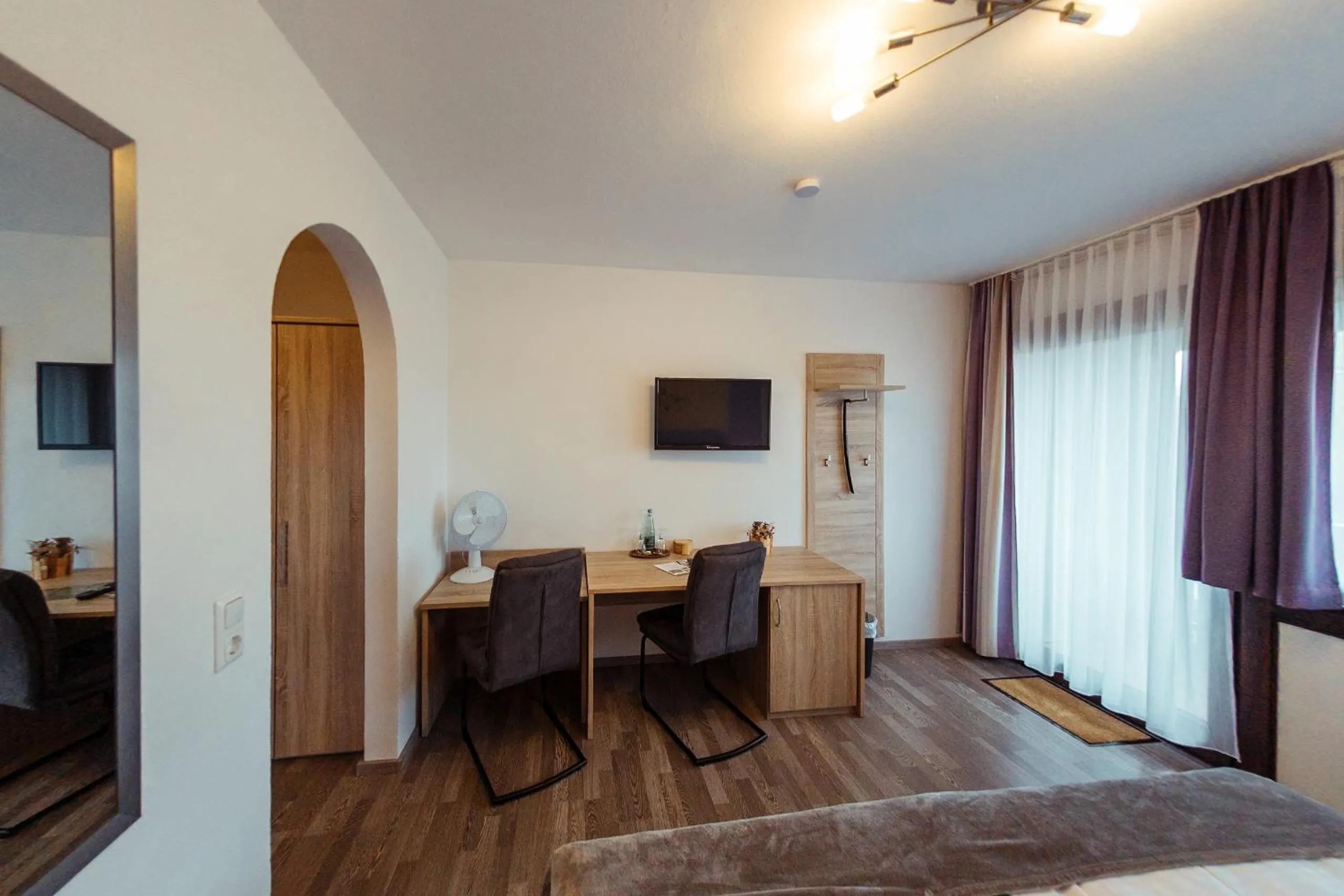 Photo of the whole room in Das Arni´s