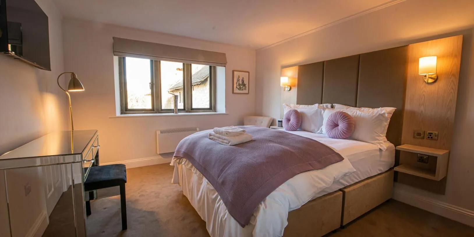 Bedroom, Bed in The Pear Tree