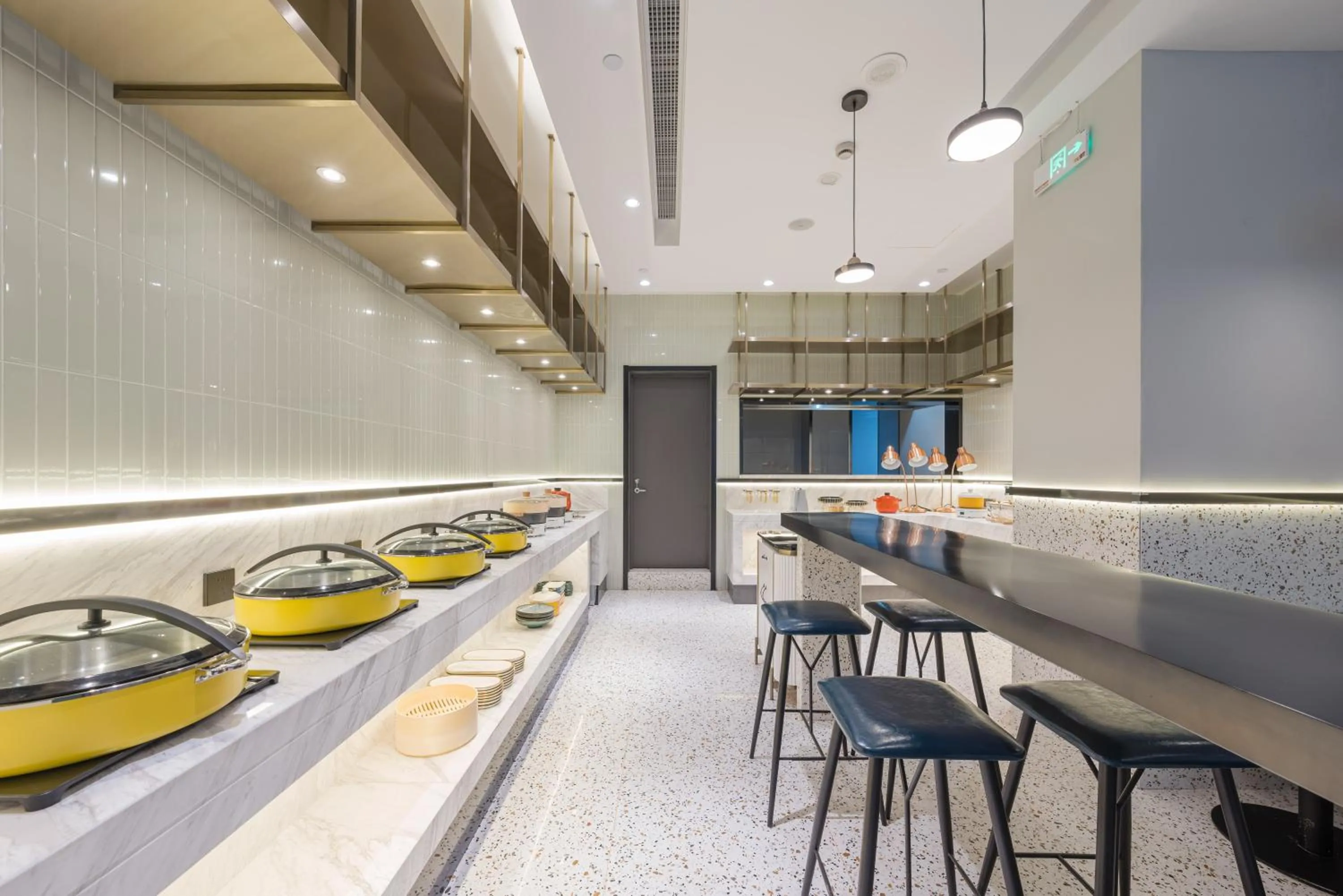 Restaurant/places to eat in Atour X Shanghai Jing'an huashanlu Temple