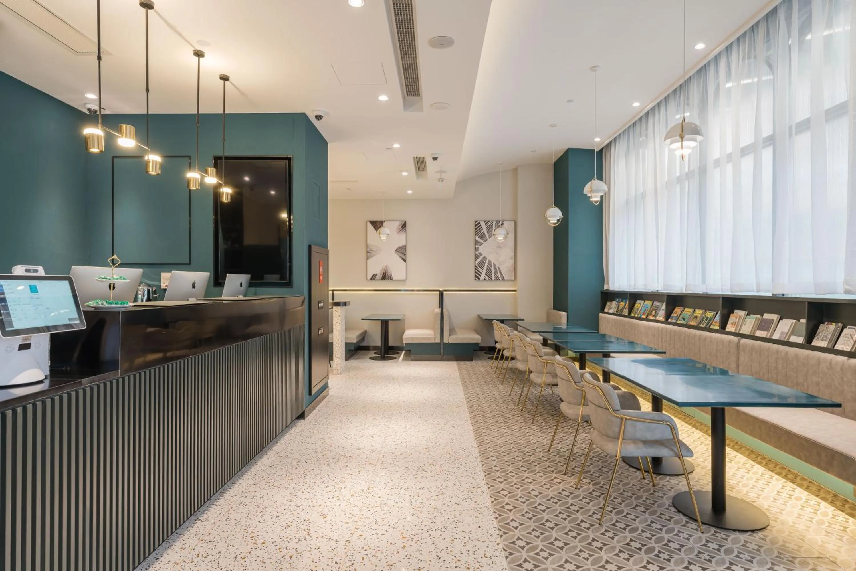 Seating area in Atour X Shanghai Jing'an huashanlu Temple