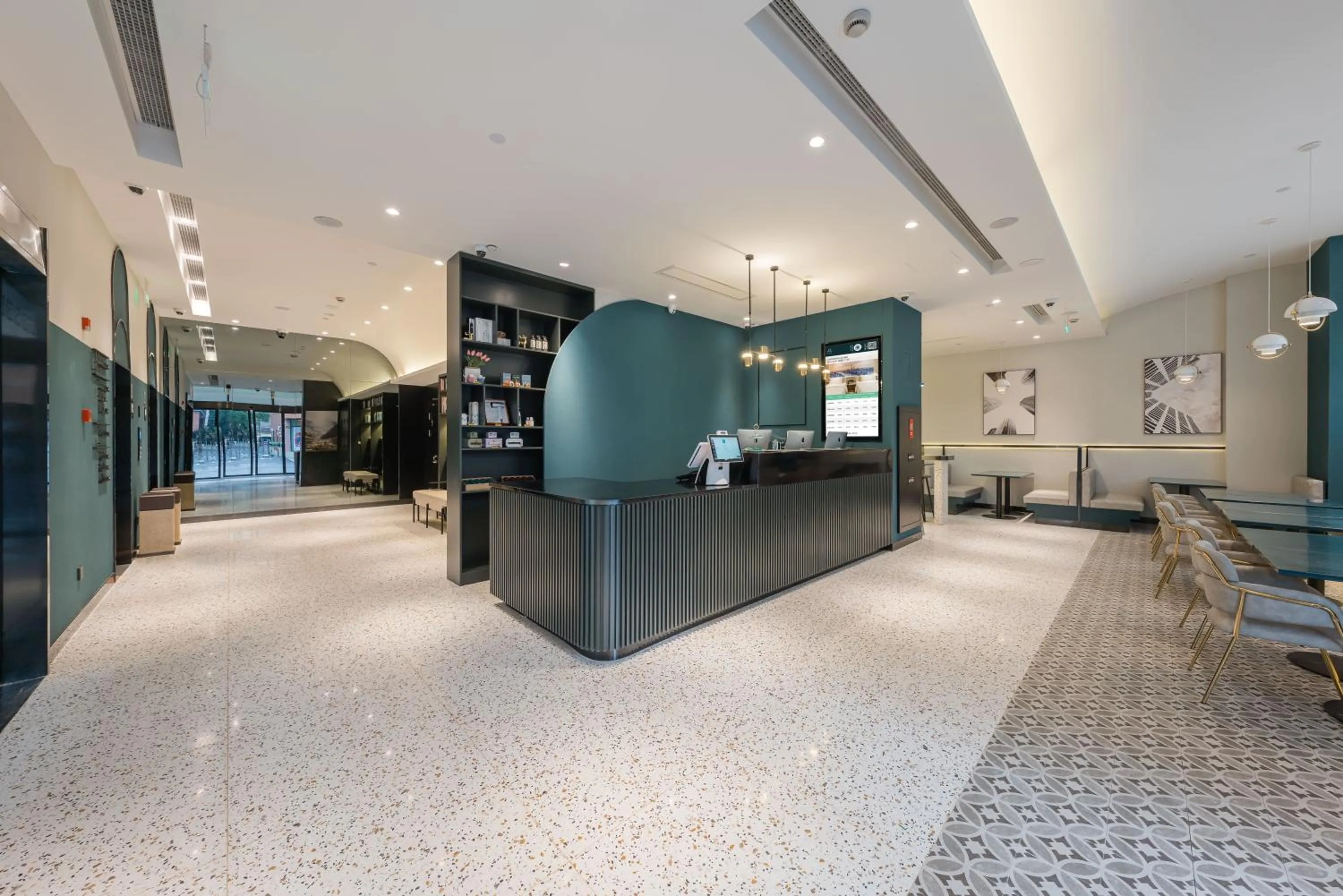 Library in Atour X Shanghai Jing'an huashanlu Temple