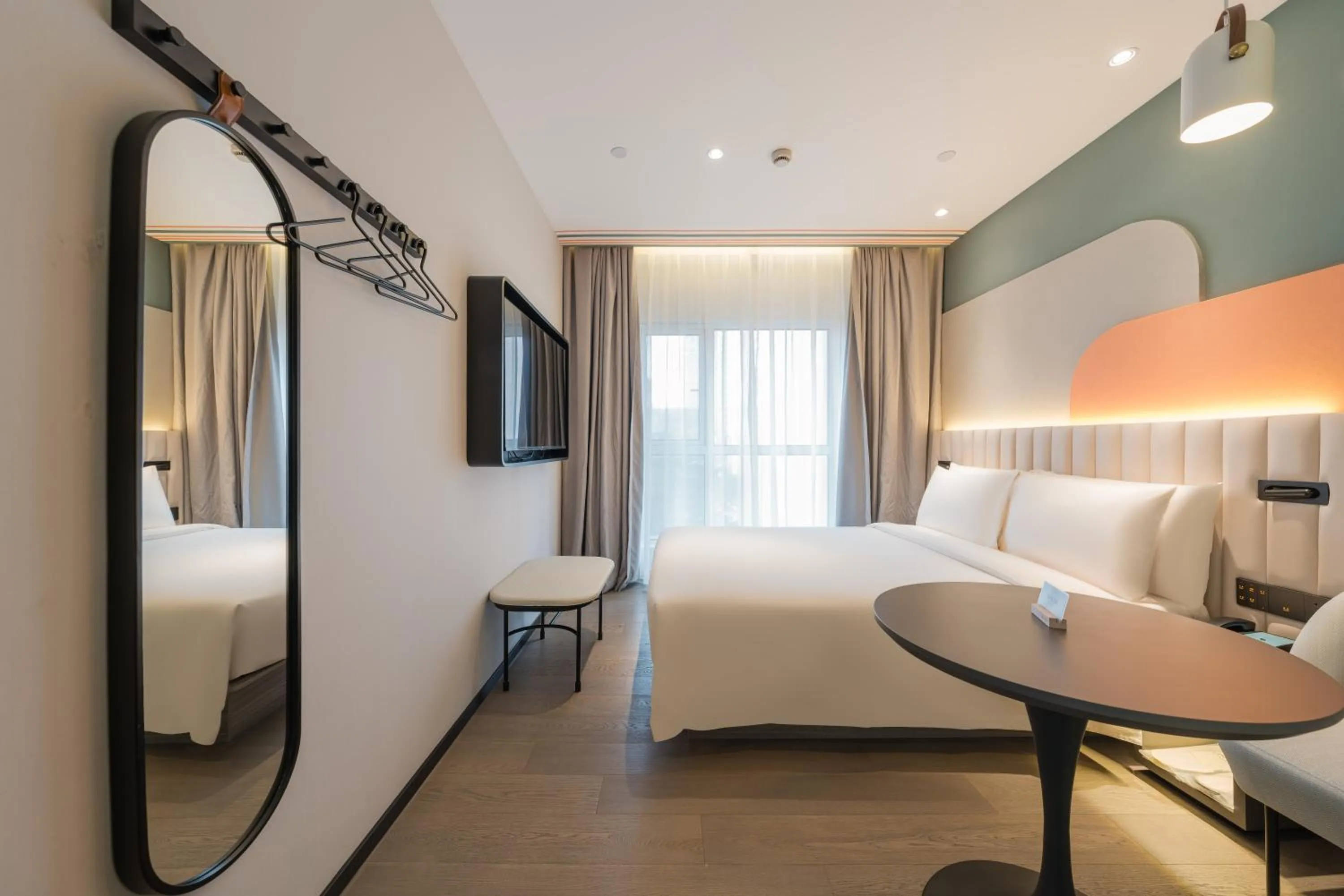 Photo of the whole room, Bed in Atour X Shanghai Jing'an huashanlu Temple