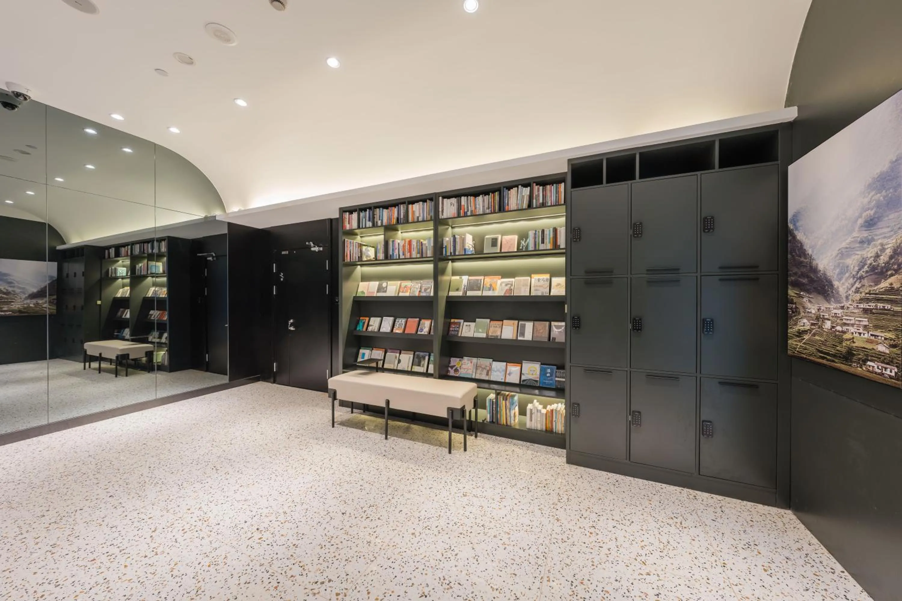 Library in Atour X Shanghai Jing'an huashanlu Temple