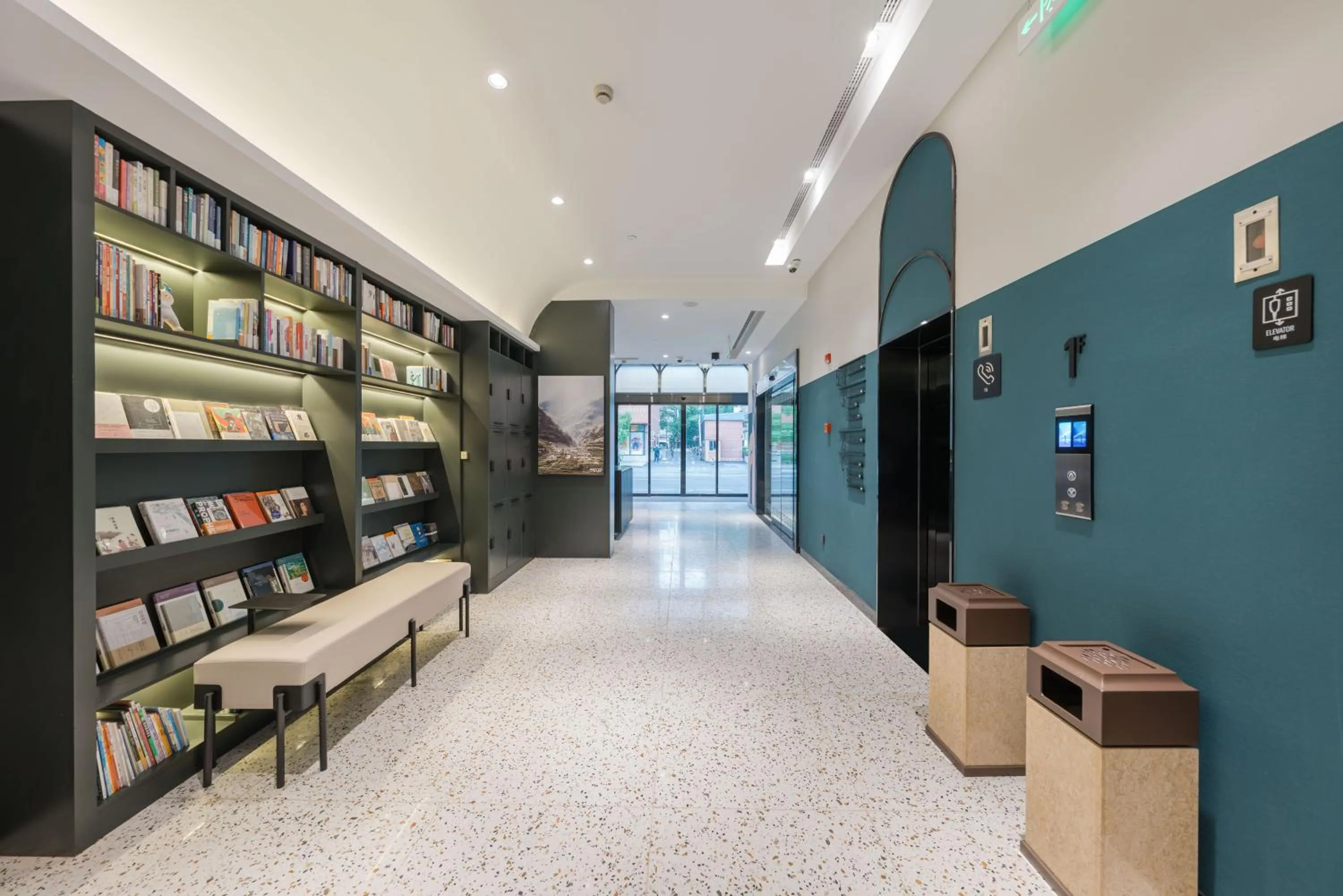 Library in Atour X Shanghai Jing'an huashanlu Temple