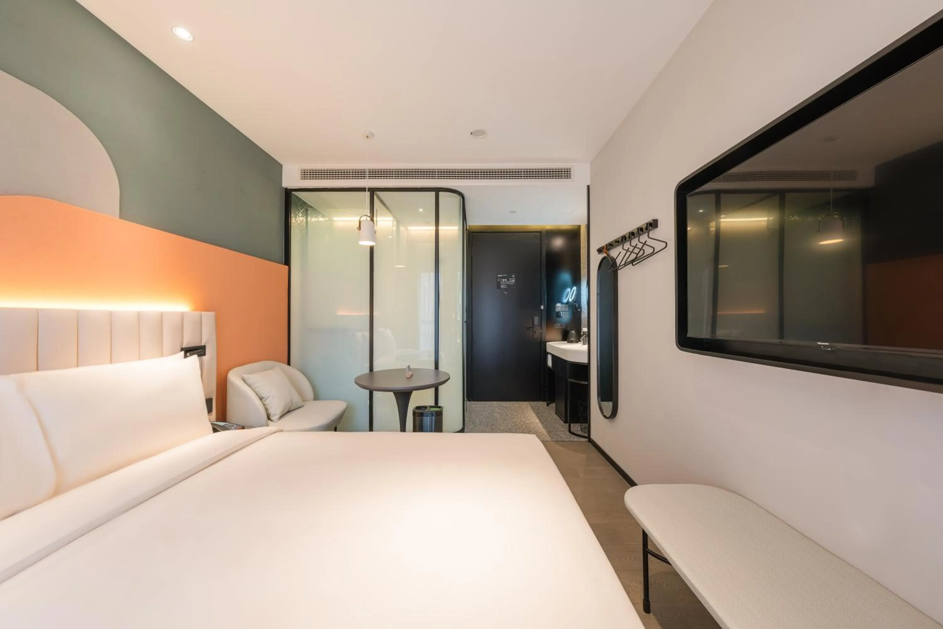 Living room, Bed in Atour X Shanghai Jing'an huashanlu Temple