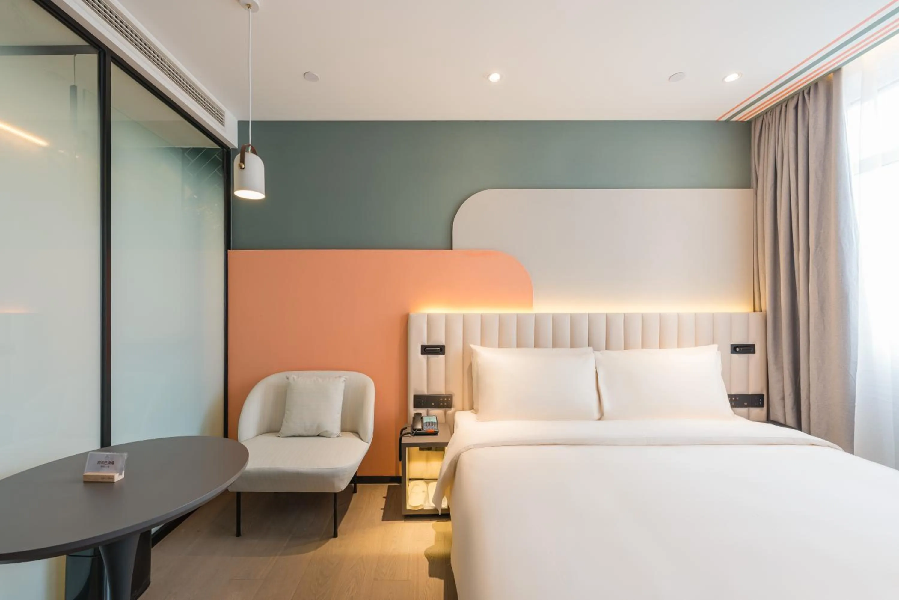 Living room, Bed in Atour X Shanghai Jing'an huashanlu Temple