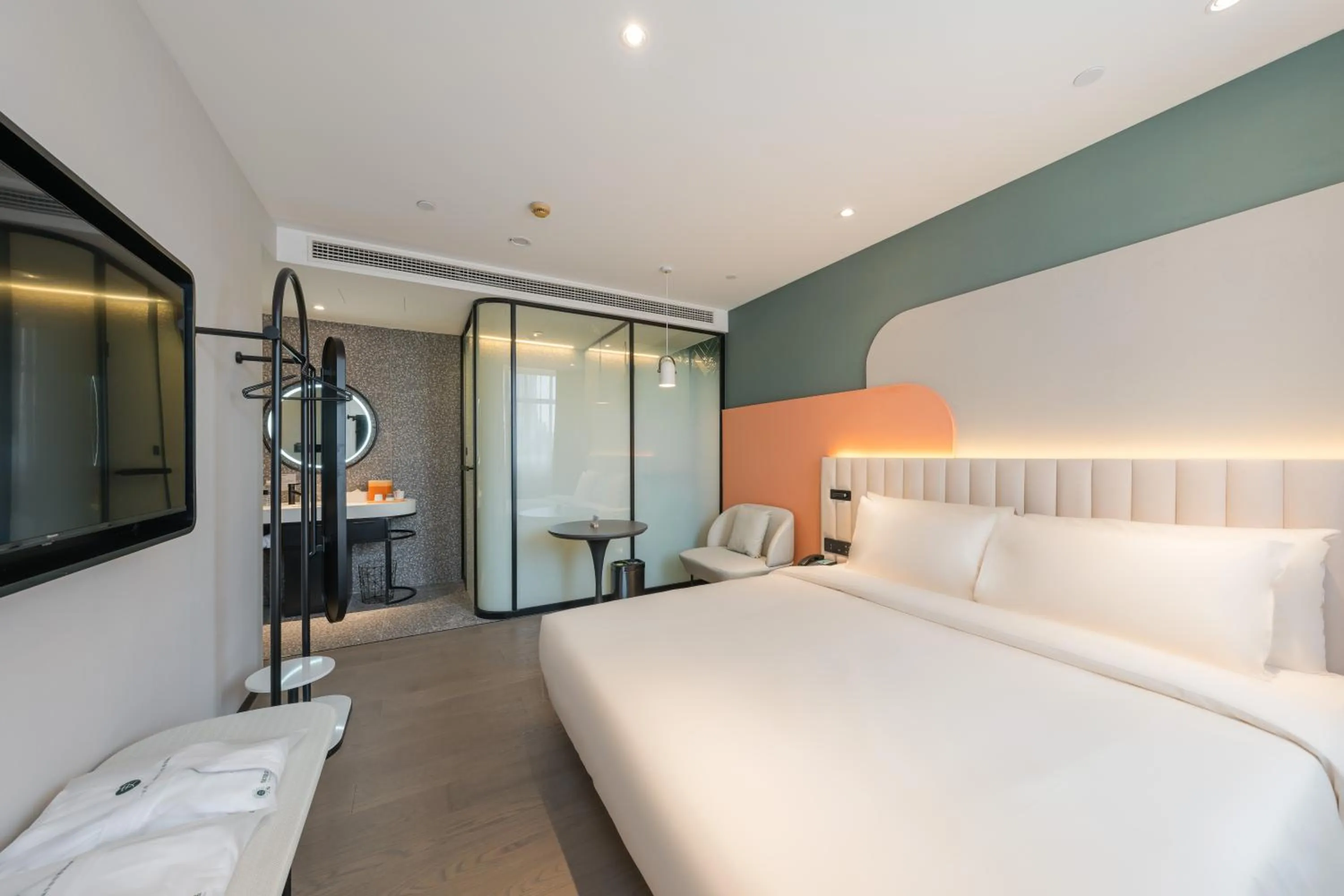 Bed in Atour X Shanghai Jing'an huashanlu Temple